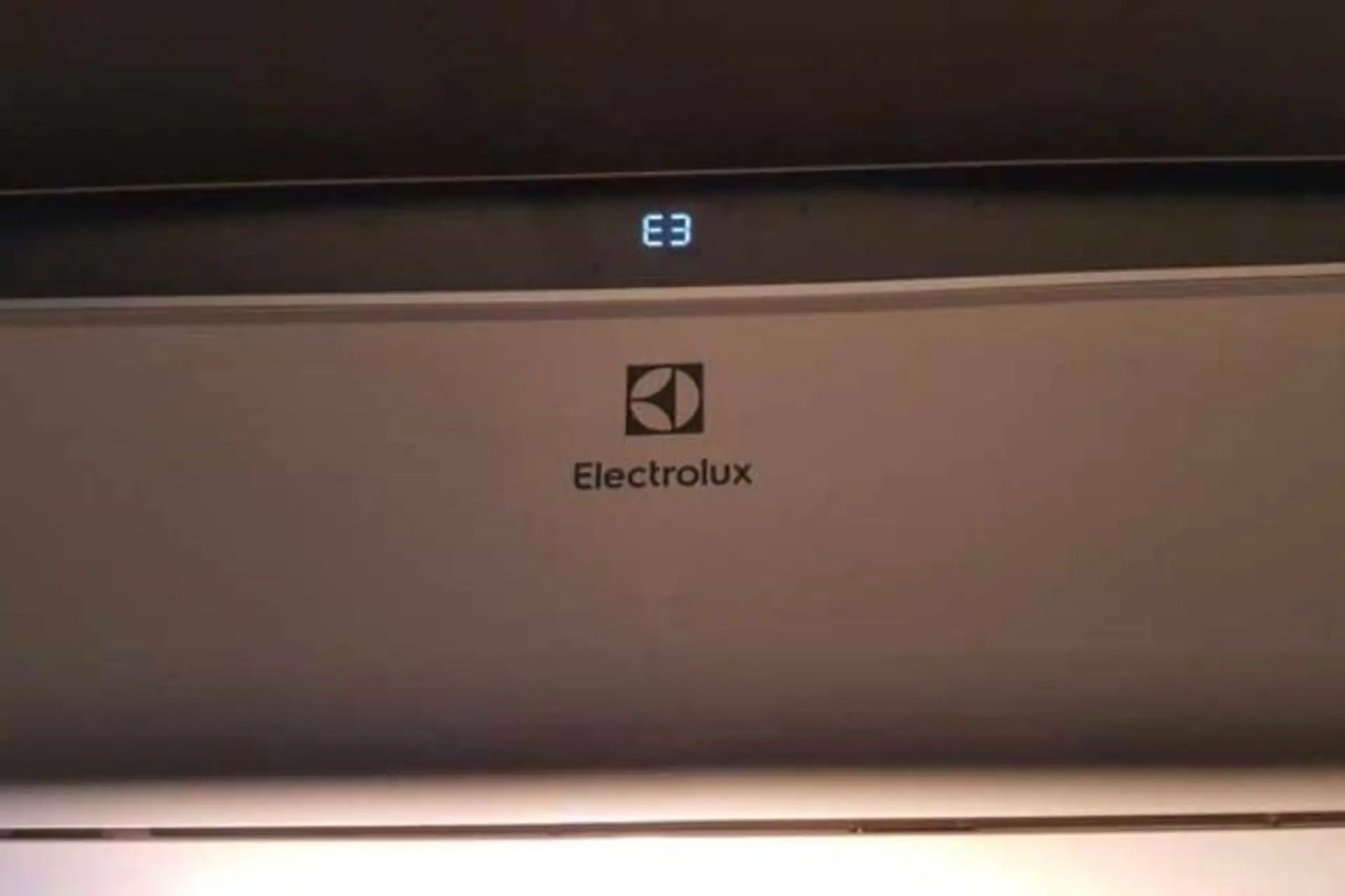 Cách khắc phục máy lạnh Electrolux báo lỗi E3 và hướng dẫn vệ sinh máy tại nhà hiệu quả