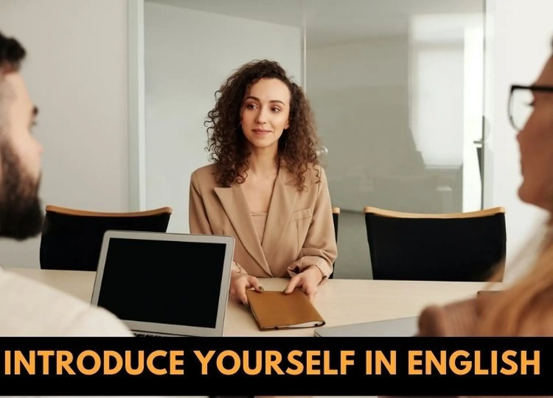 Học cách giới thiệu bản thân bằng tiếng Anh đơn giản, mẹo và bài mẫu tham khảo 