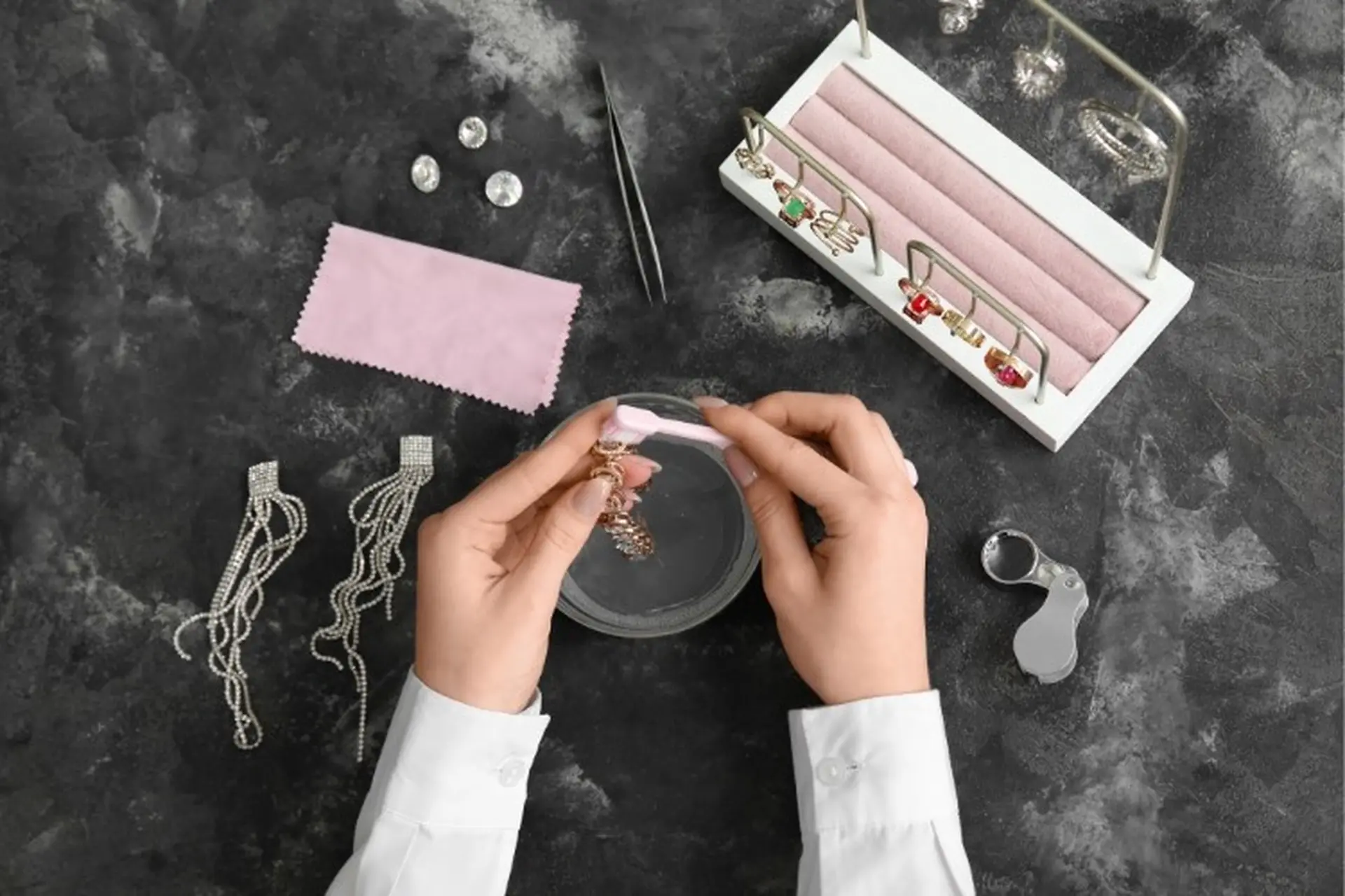 Lưu ngay những cách làm sáng bạc đơn giản và cực hiệu quả tại nhà giúp trang sức luôn như mới