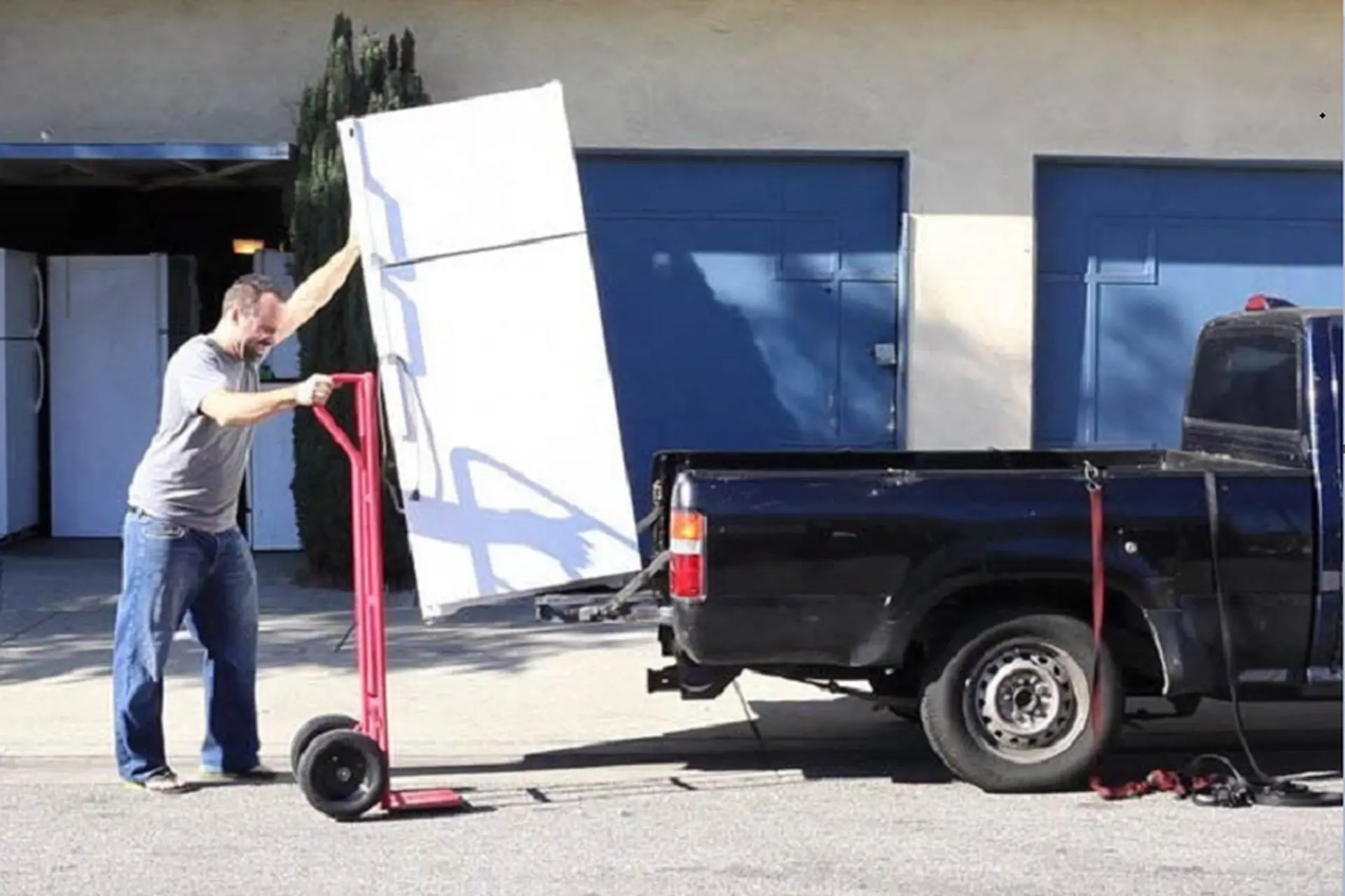 Cách di chuyển tủ lạnh an toàn không hư hại đến các linh kiện của tủ lạnh