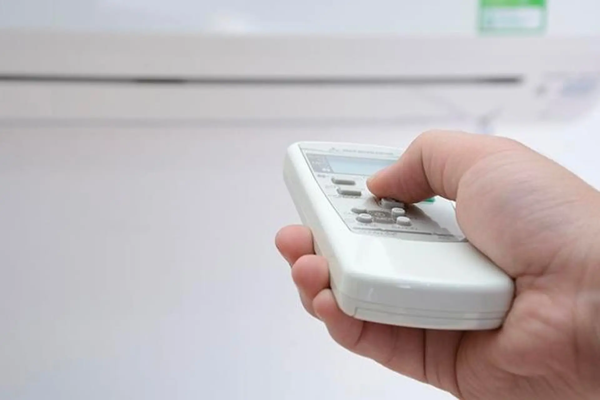 Cách khắc phục các lỗi thường gặp ở remote máy lạnh và mẹo không cần dùng điều khiển 