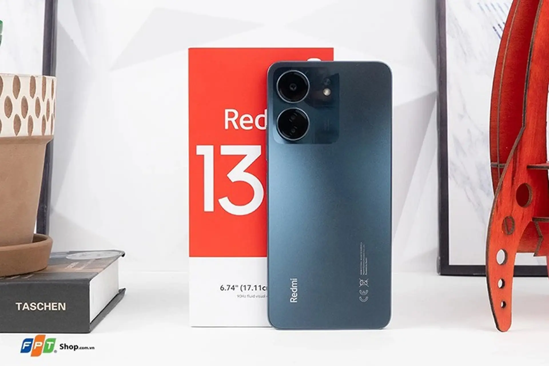 Bỏ ra chỉ hơn 3 triệu đồng, bạn nhận được gì từ Xiaomi Redmi 13C?