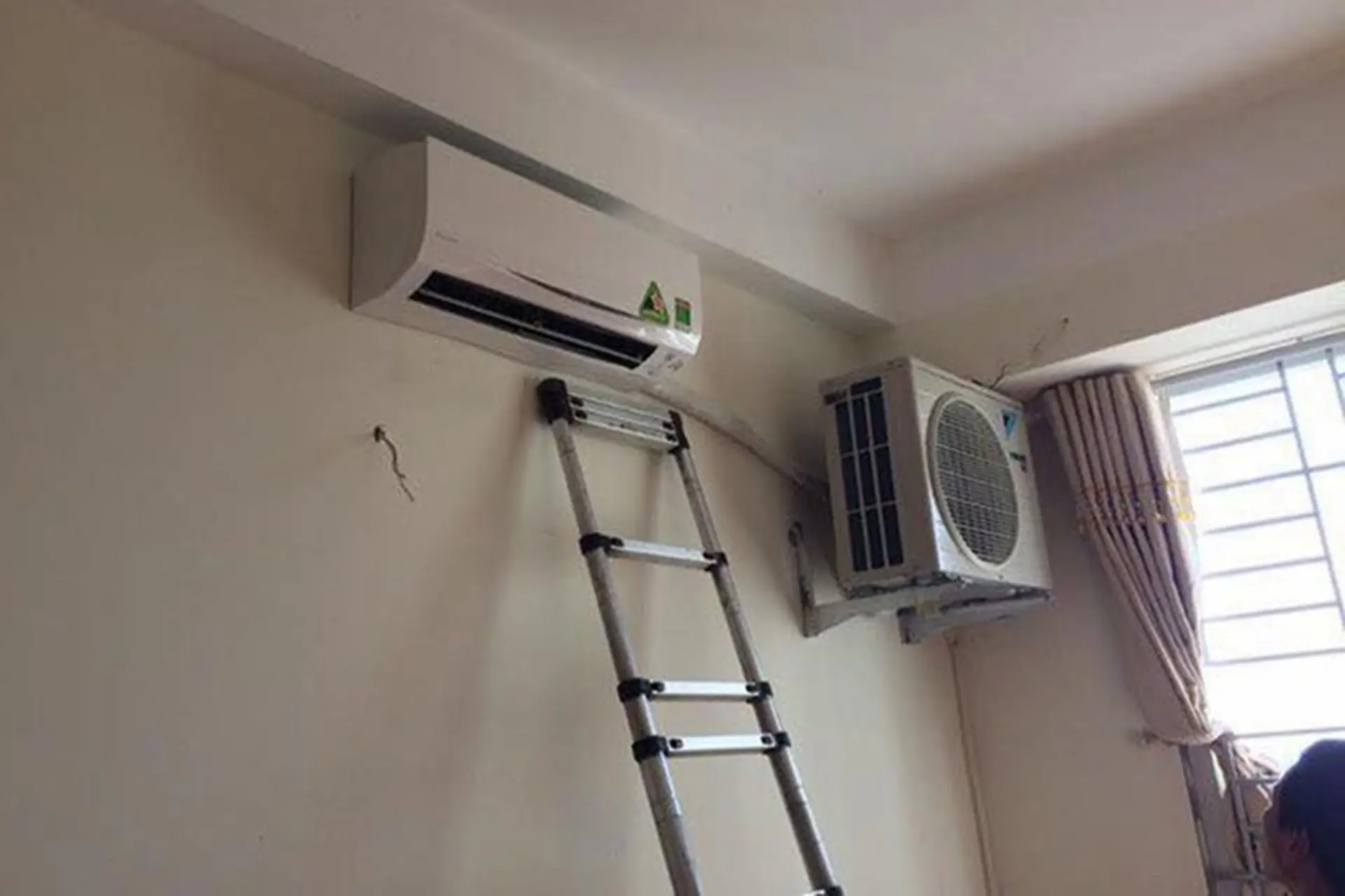 Lắp dàn nóng và dàn lạnh điều hòa cùng 1 chỗ có gây nên ảnh hưởng gì không?