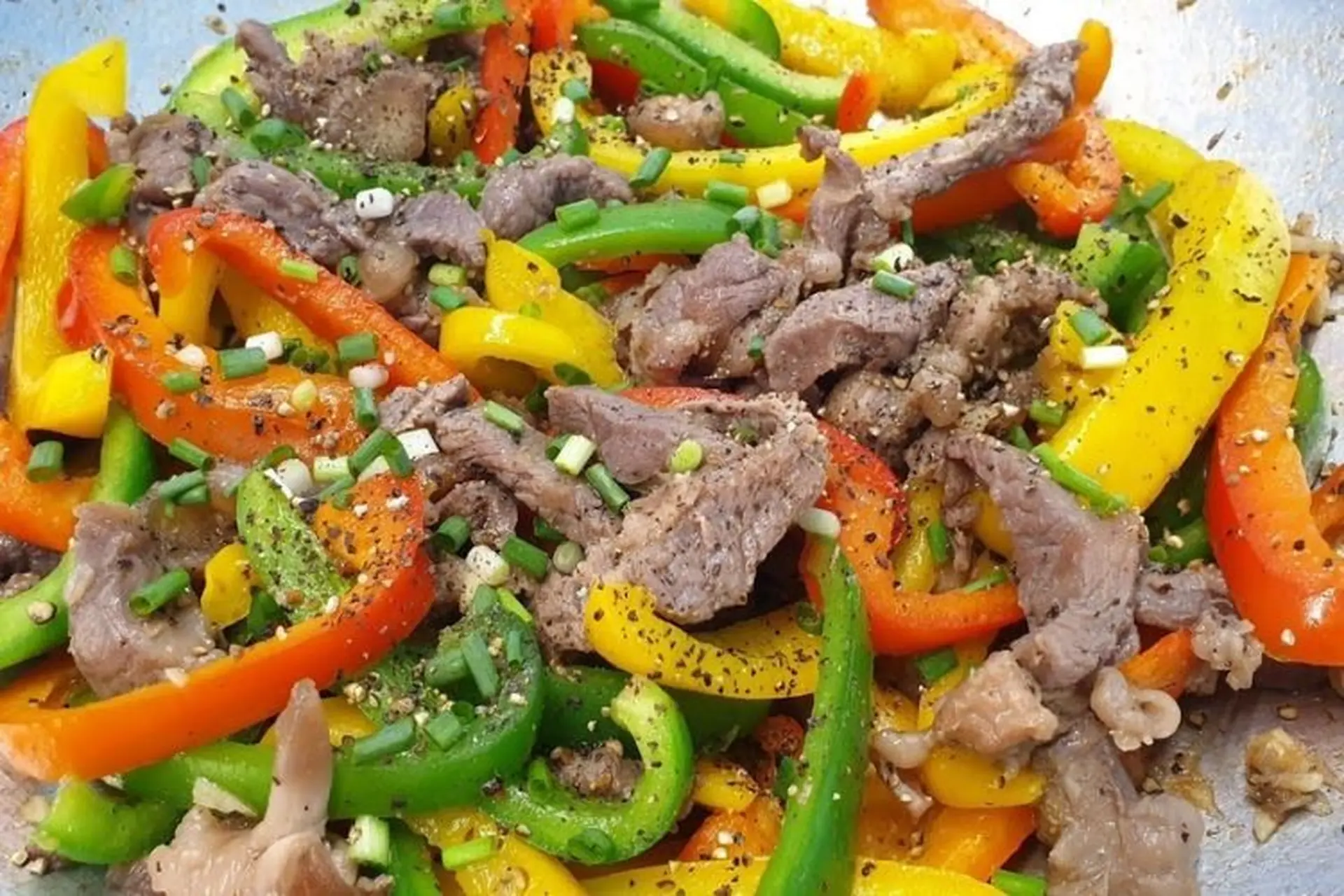 Thịt bê xào gì ngon? Làm phong phú bữa cơm gia đình với những món ngon từ thịt bê