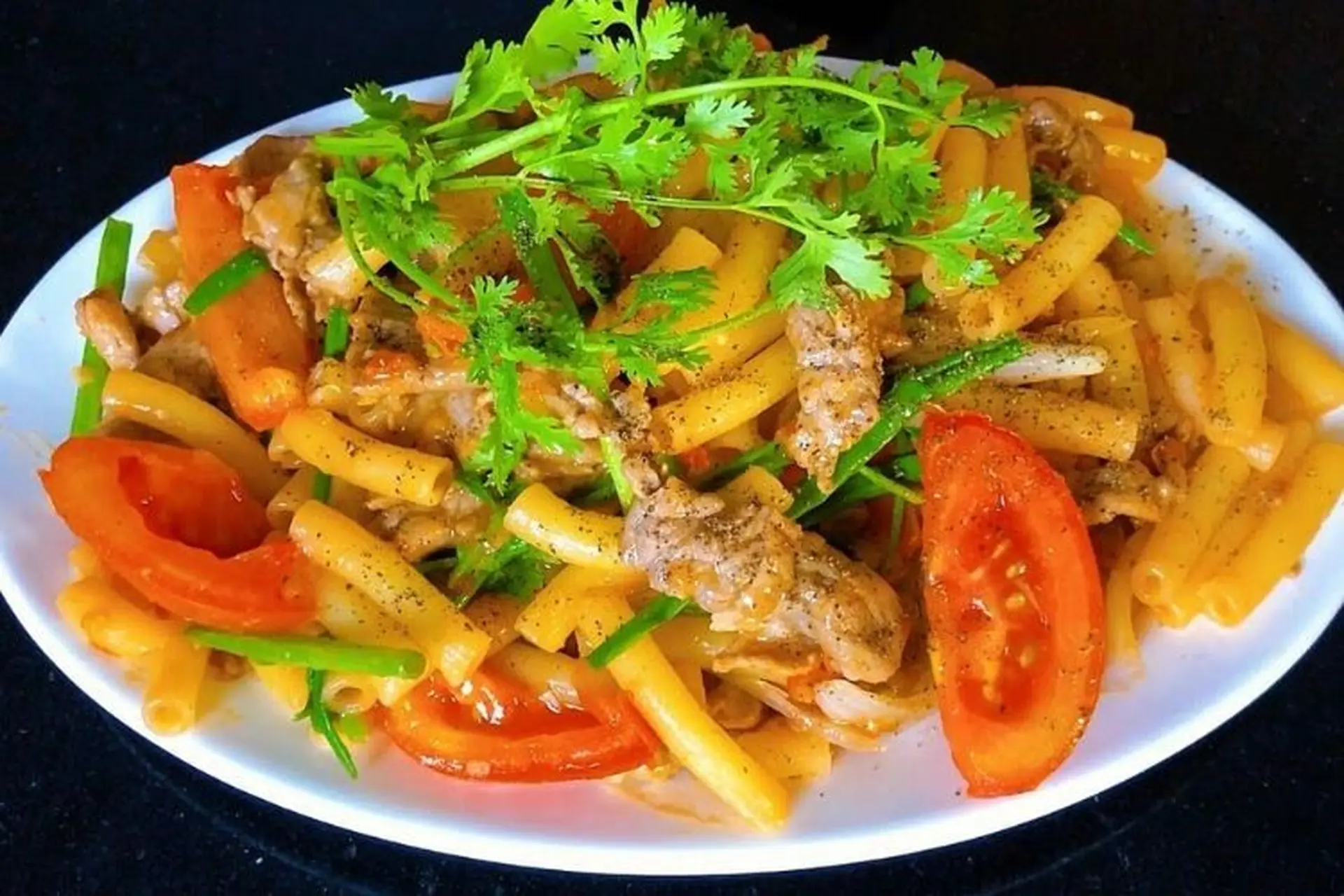 Mách bạn 2 công thức làm nui xào bò đầy dinh dưỡng và hấp dẫn cho bữa sáng của cả nhà