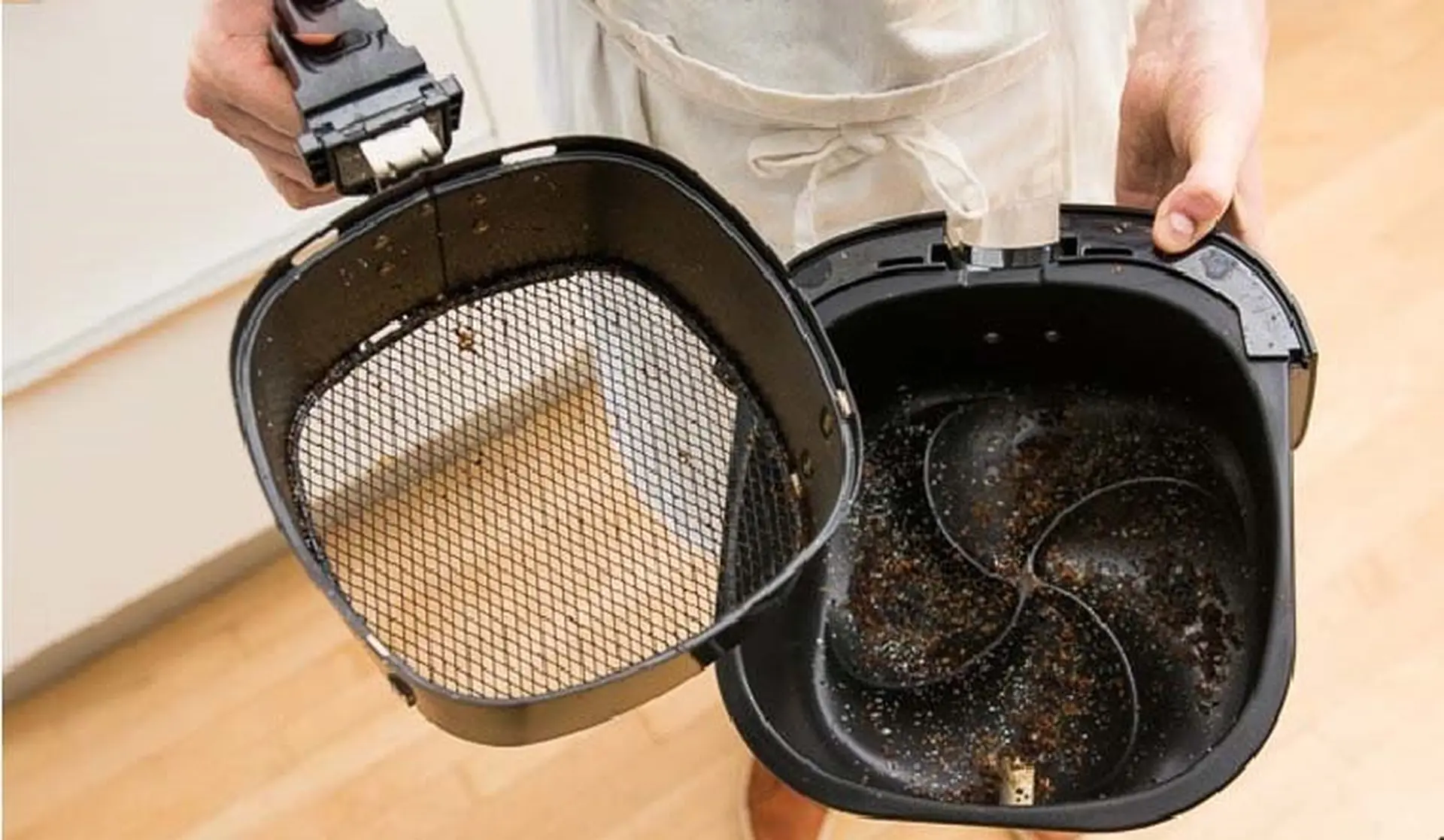 Hướng dẫn cách khử mùi nhựa lúc mới mua và vệ sinh nồi chiên không dầu sau khi dùng