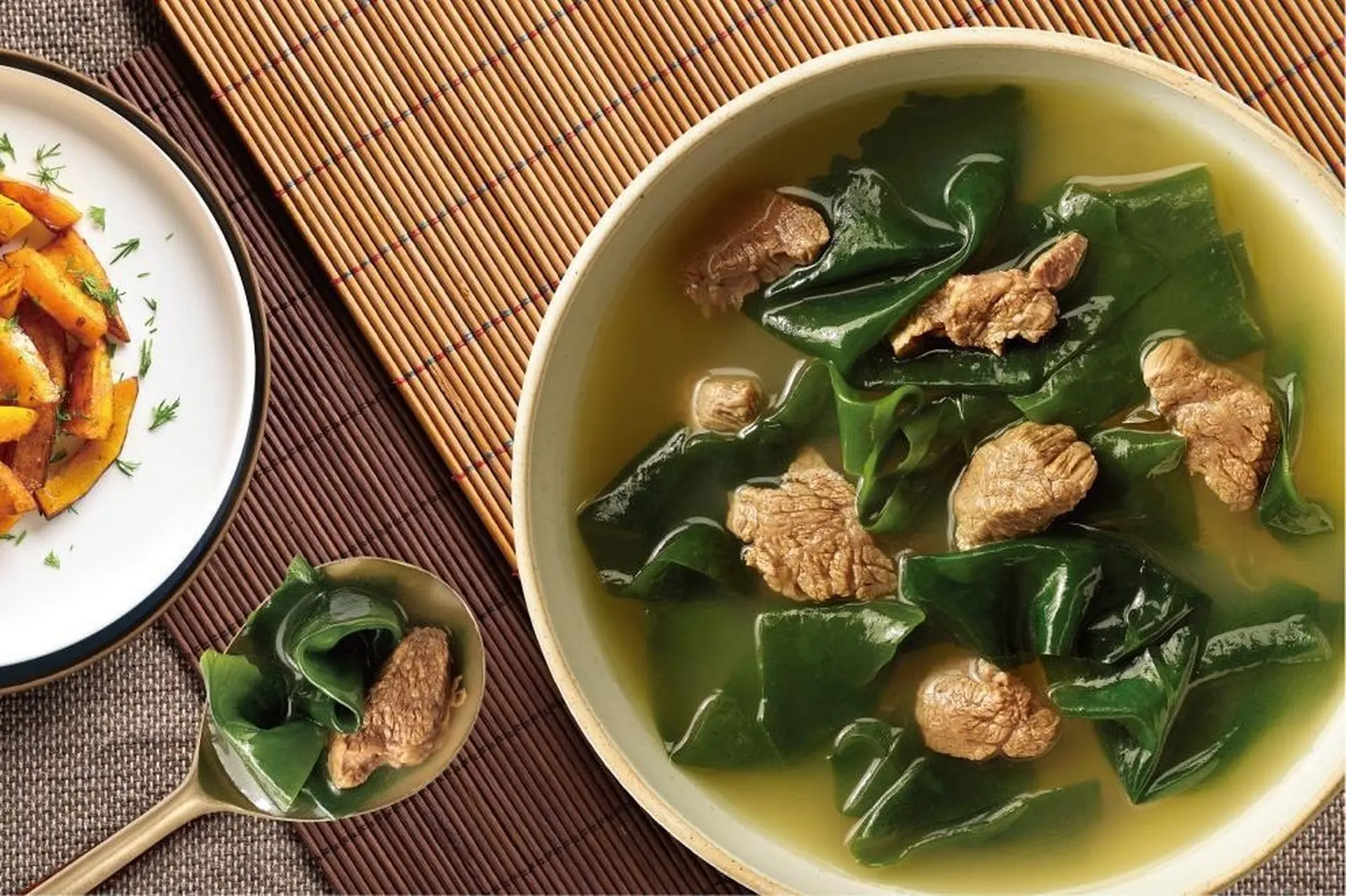 Canh rong biển thịt bò siêu dễ, nấu nhanh gọn và ngon chuẩn vị với công thức đơn giản