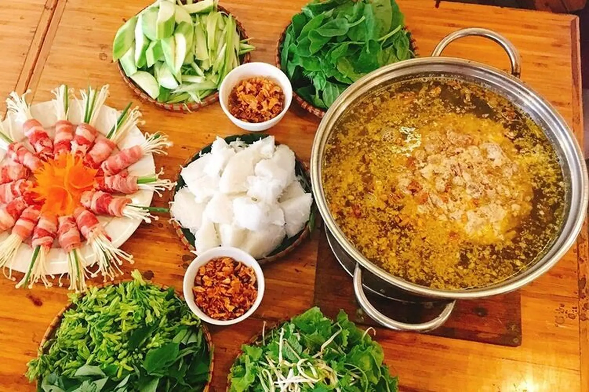 Gợi ý 3 công thức nấu lẩu cua đồng hải sản thanh mát, đậm đà, chuẩn vị nhà hàng