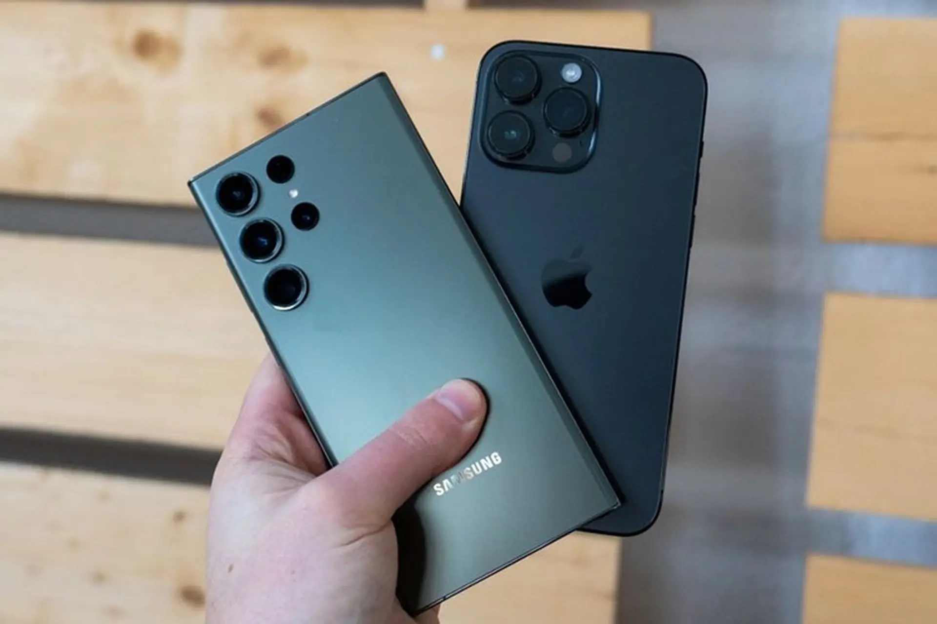 So sánh Samsung Galaxy S24 Ultra và iPhone 14 Pro Max dựa trên tin đồn: Flagship nào “xịn sò” hơn?