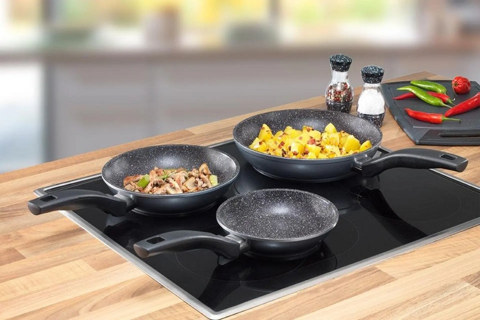 Phân biệt các loại đáy chảo chống dính cho bếp từ giúp bạn có lựa chọn mua hợp lý nhất