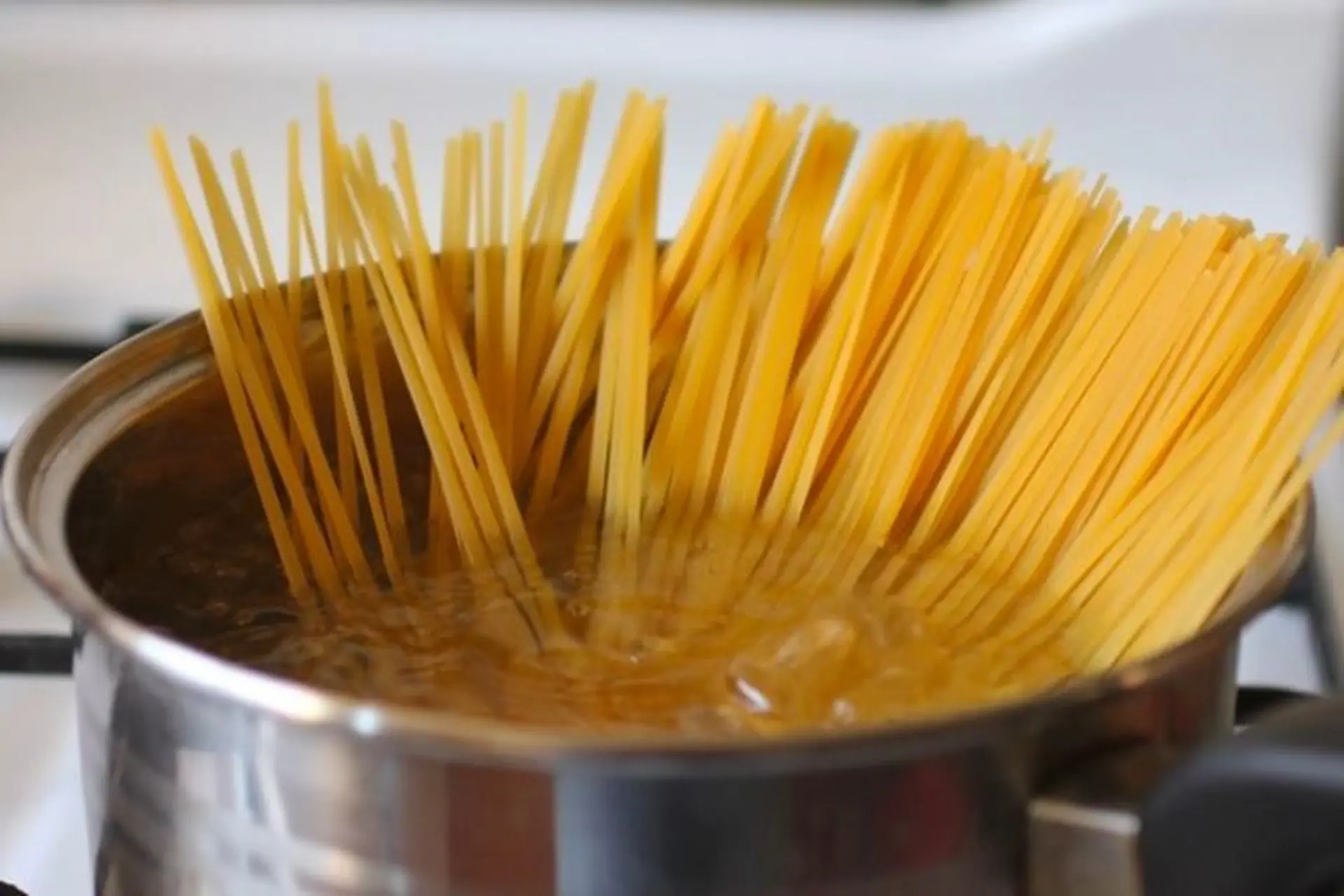 Cách luộc mì Ý mềm dai đúng chuẩn, không bị nát, không dính