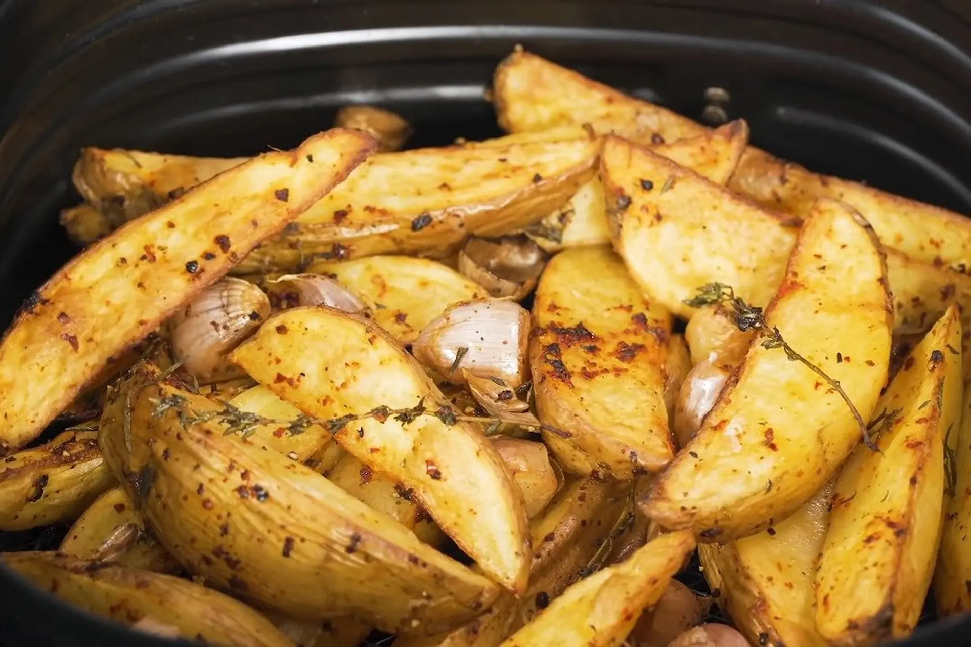 Cách làm khoai tây nướng bằng nồi chiên không dầu chấm sốt phô mai ngon tuyệt cú mèo