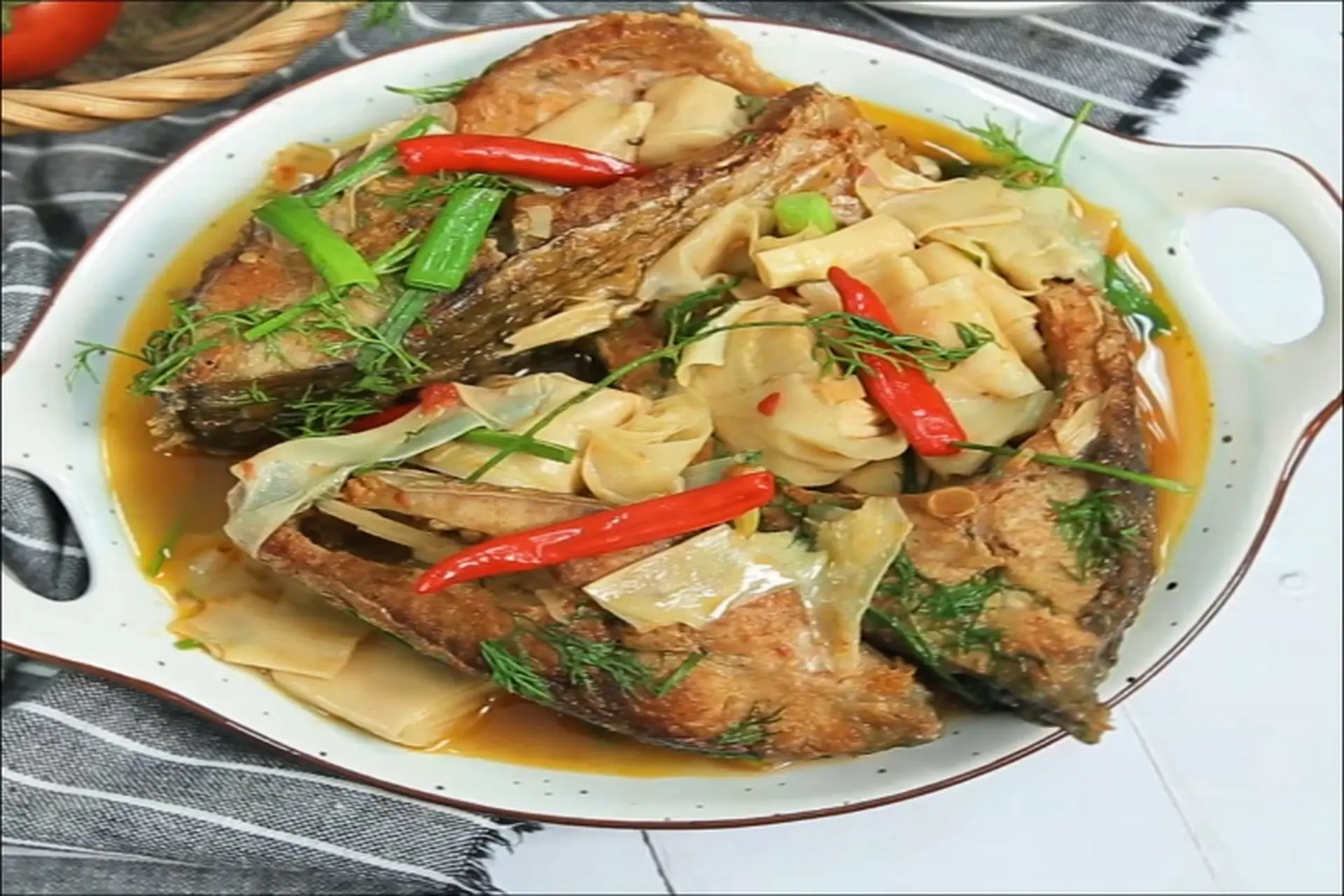 Măng chua nấu gì ngon? Công thức nấu măng chua đơn giản, hấp dẫn chuẩn hương vị mẹ nấu