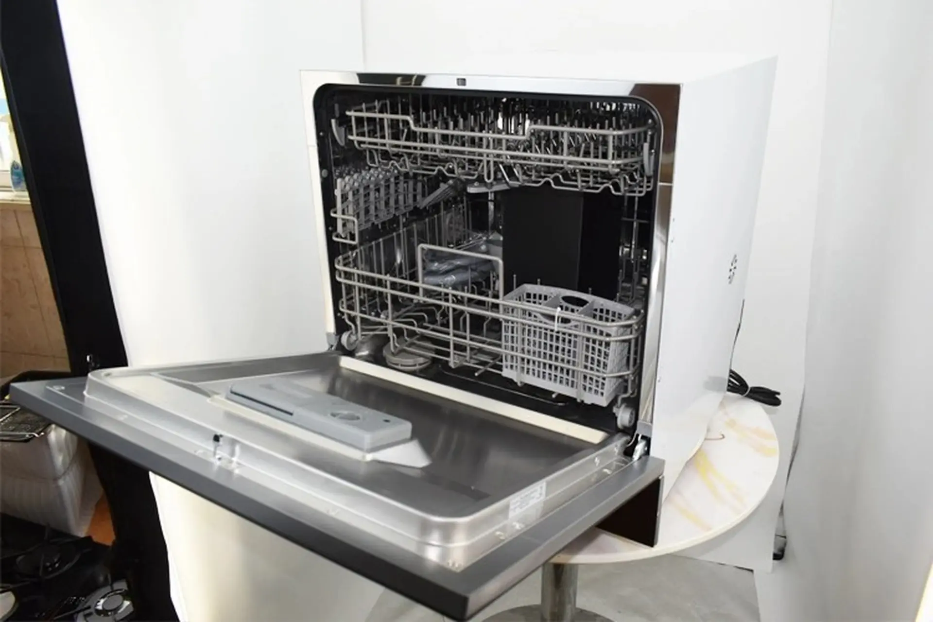 Cách khắc phục lỗi nhựa chảy trong máy rửa bát chi tiết nhất, hạn chế gây hỏng bộ phận làm nóng