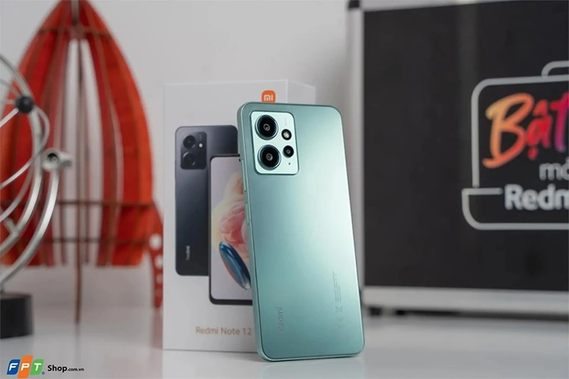 Hotsale cho Tết Dương lịch 2024, điện thoại Xiaomi giảm giá lên đến 2.7 triệu, ưu đãi đi kèm cực hấp dẫn, đừng bỏ lỡ!
