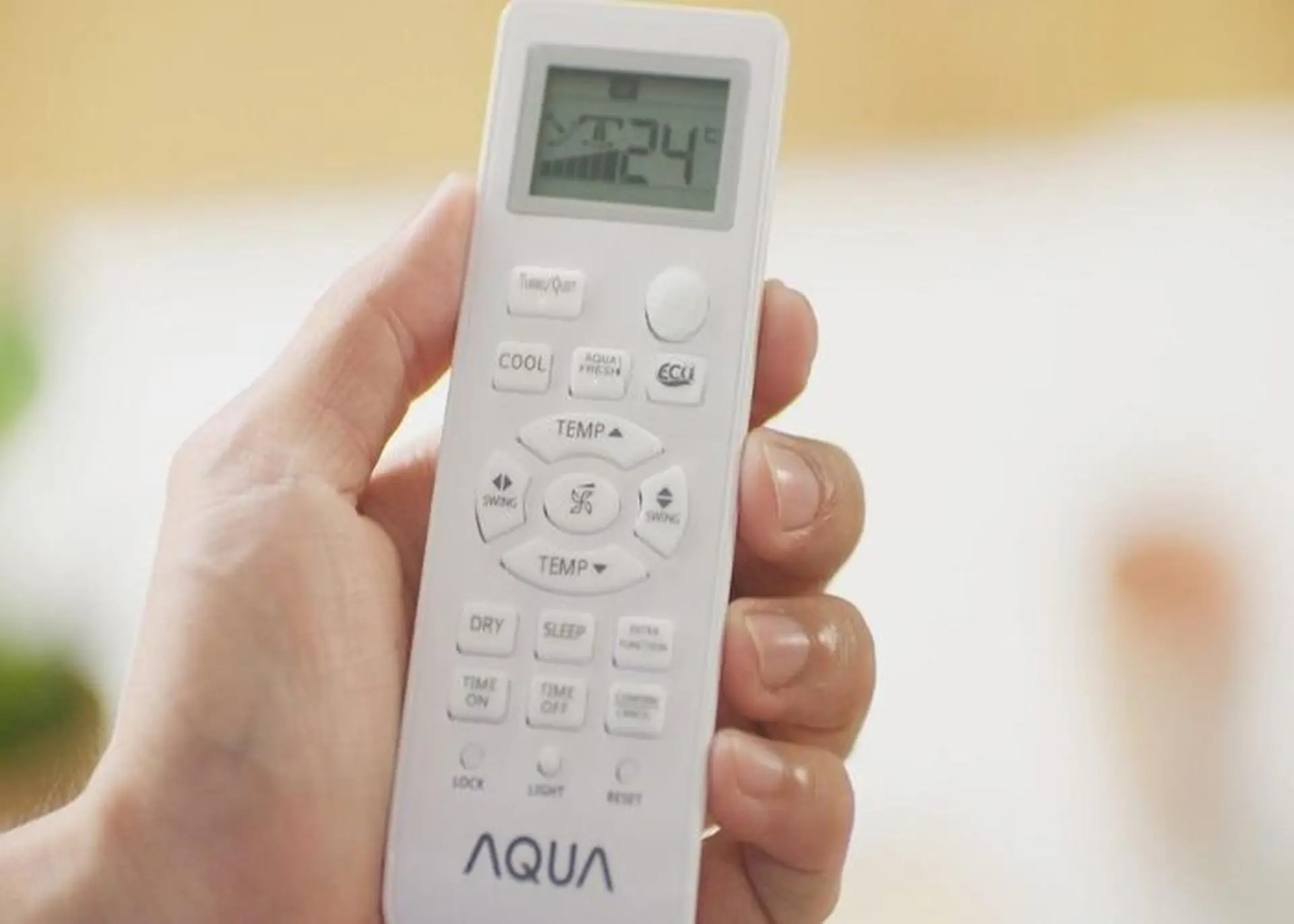 Bật mí cách sử dụng điều khiển máy lạnh Aqua để tối ưu khả năng làm mát hiệu quả