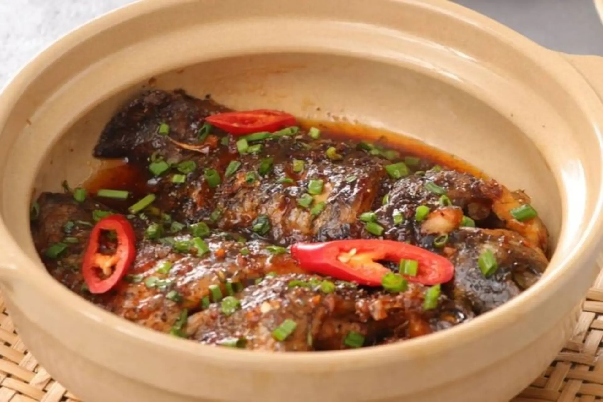 Cách làm cá rô kho tộ thơm ngon tròn vị cực đưa cơm và bí quyết kho cá không bị tanh