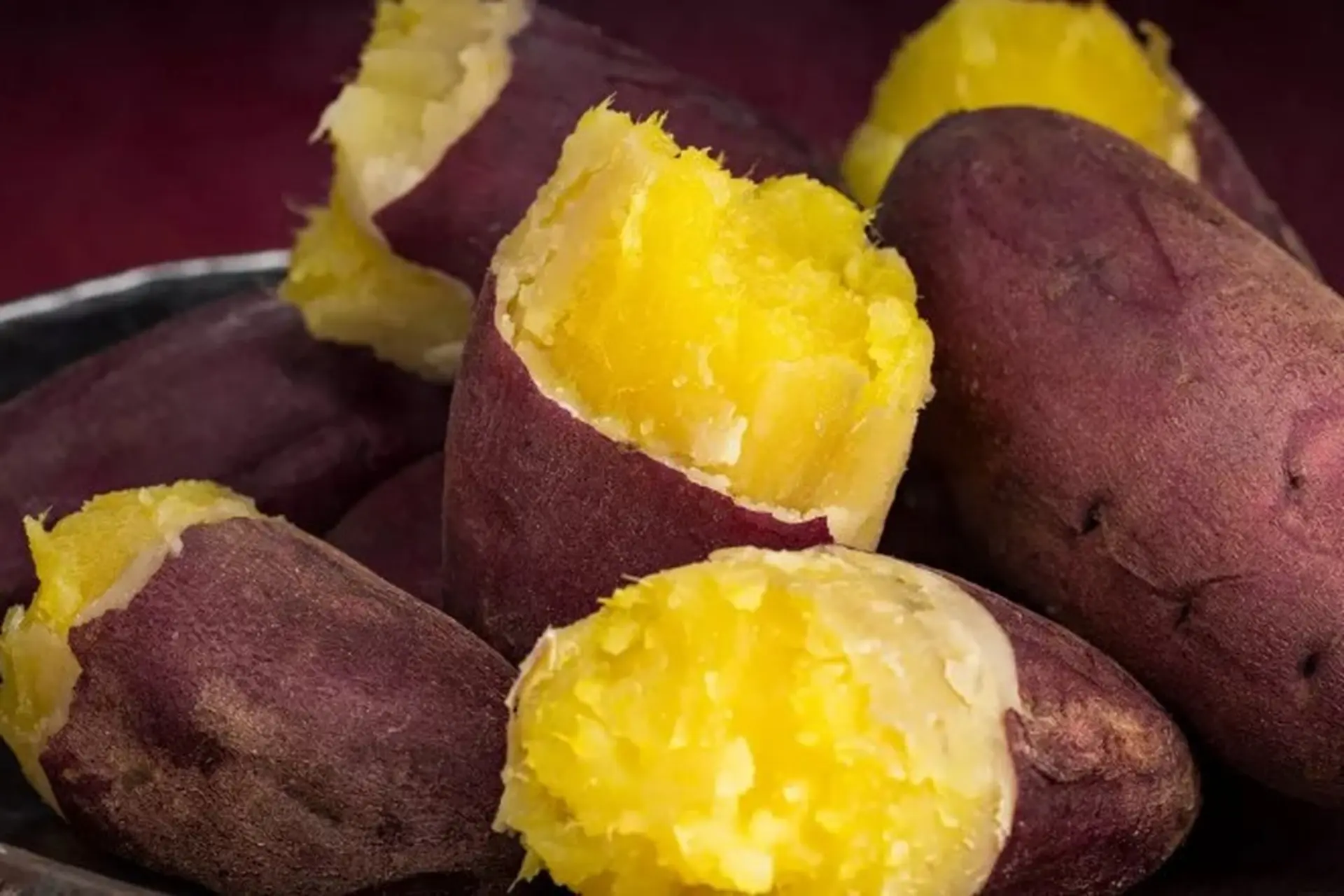 Hướng dẫn cách luộc khoai bằng nồi cơm điện đơn giản chỉ mất vài phút chuẩn bị