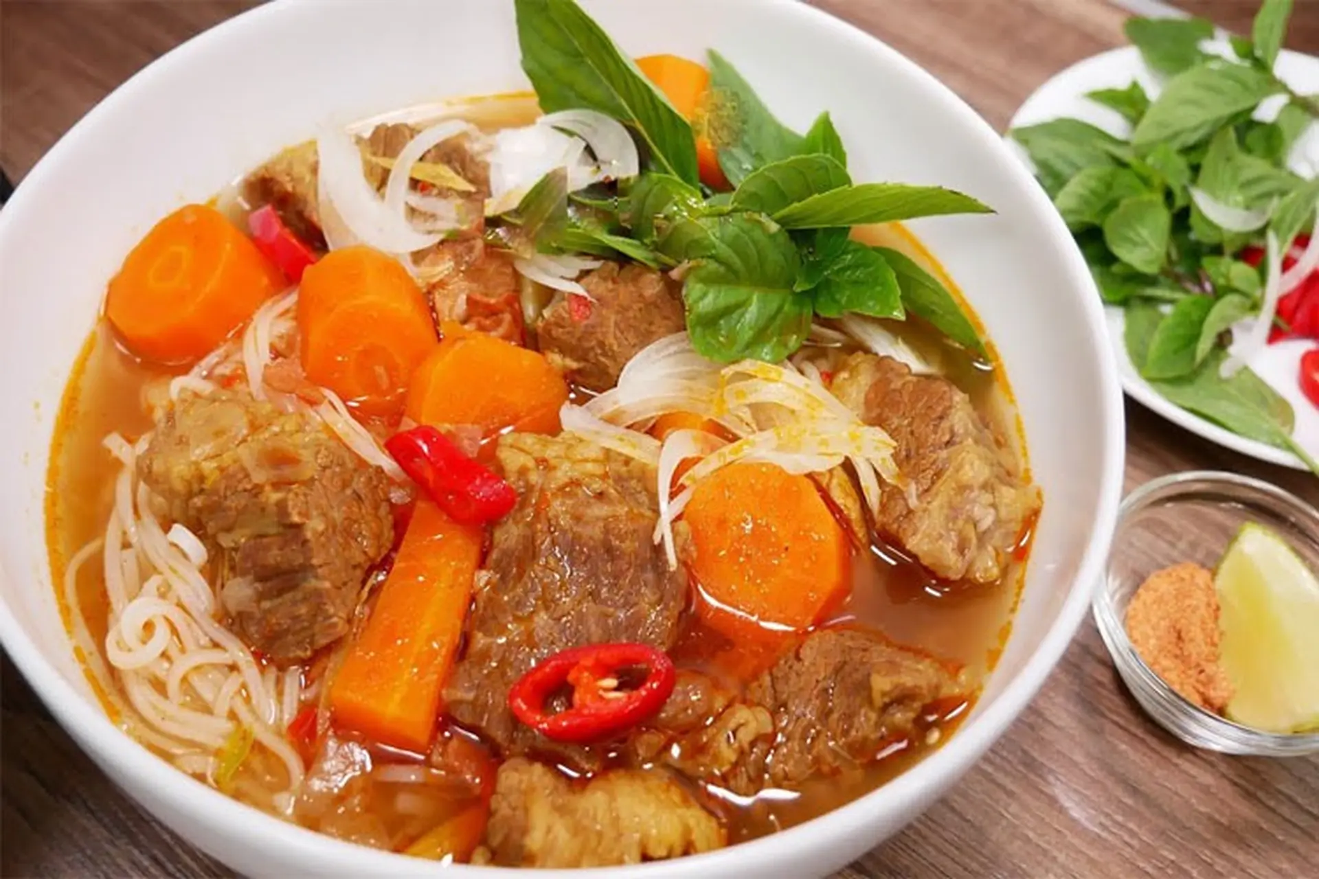 Đổi vị cơm nhà với cách nấu hủ tiếu bò kho mềm nhừ, nước dùng đậm vị, thơm ngon “bất bại”