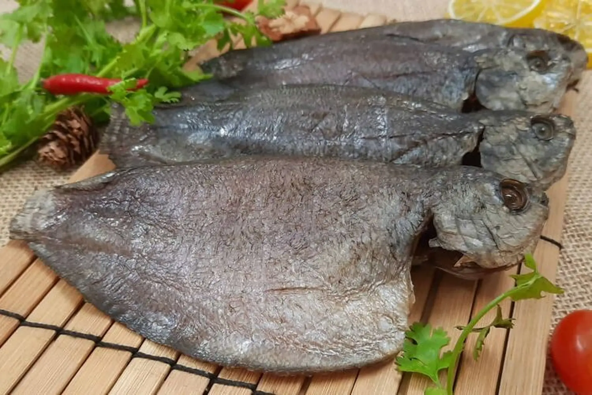 Gửi Khô Cá Sặc Từ Cà Mau Đi Huế Nhanh Chóng – Hue Logistics