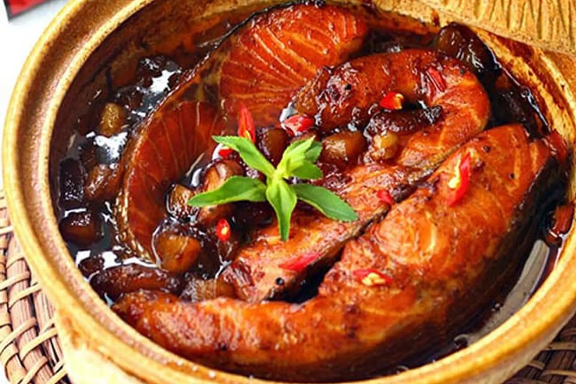 Cách làm cá hồi kho tộ thơm ngon, cực kỳ đơn giản tại nhà