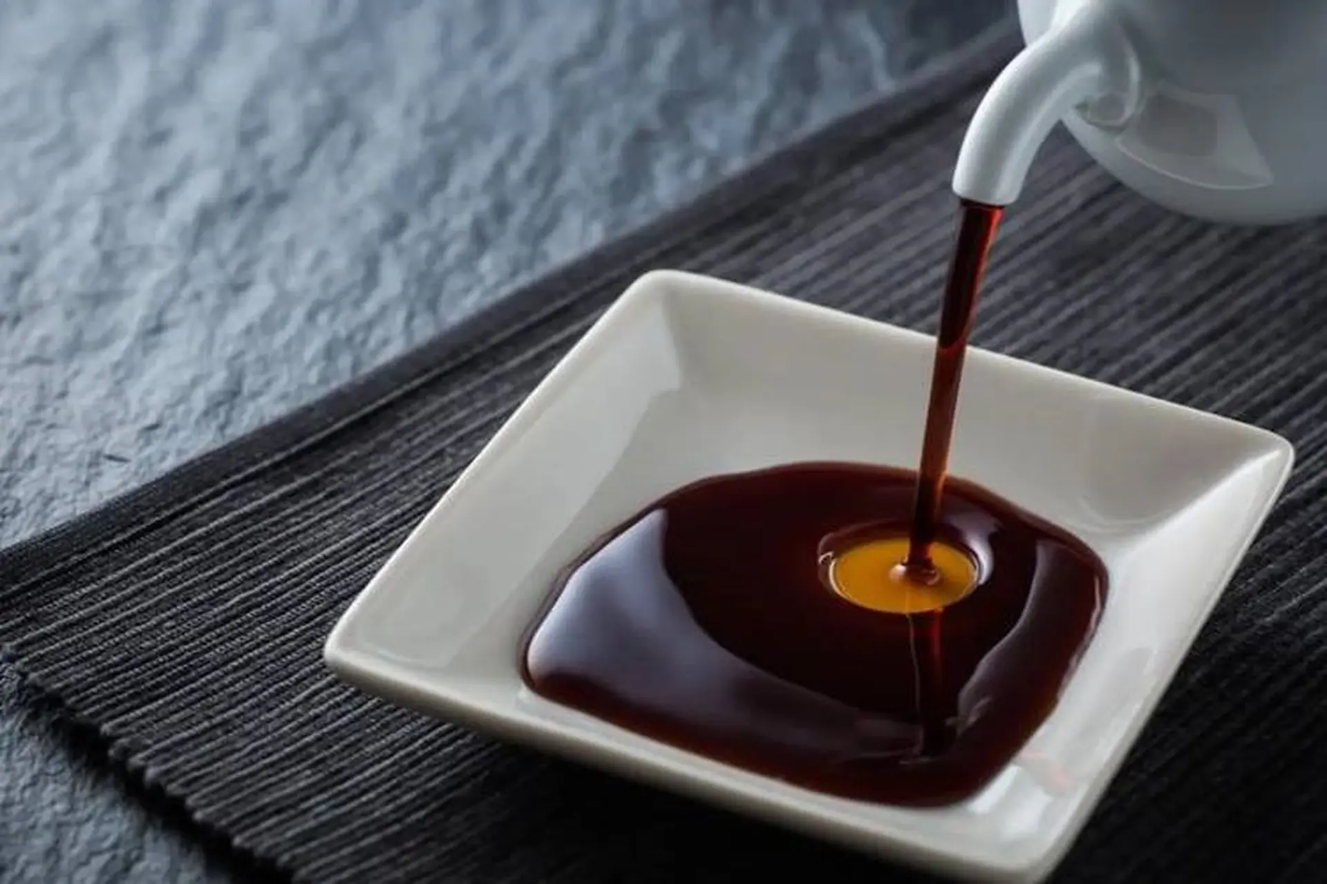 Tương Tamari là gì? Điểm khác biệt của tương Tamari với các loại tương khác và cách sử dụng tương Tamari