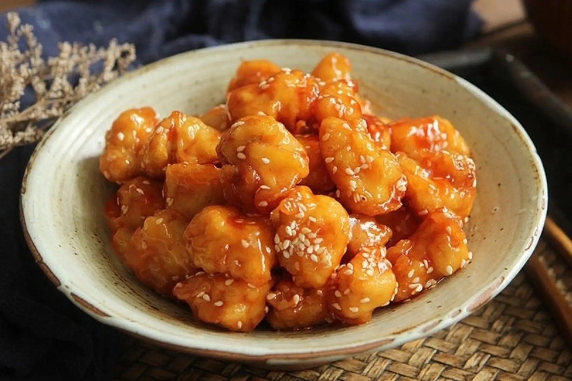 Gà sốt chua ngọt đơn giản, dễ làm mà cực bắt cơm cho bữa ăn gia đình thêm phong phú