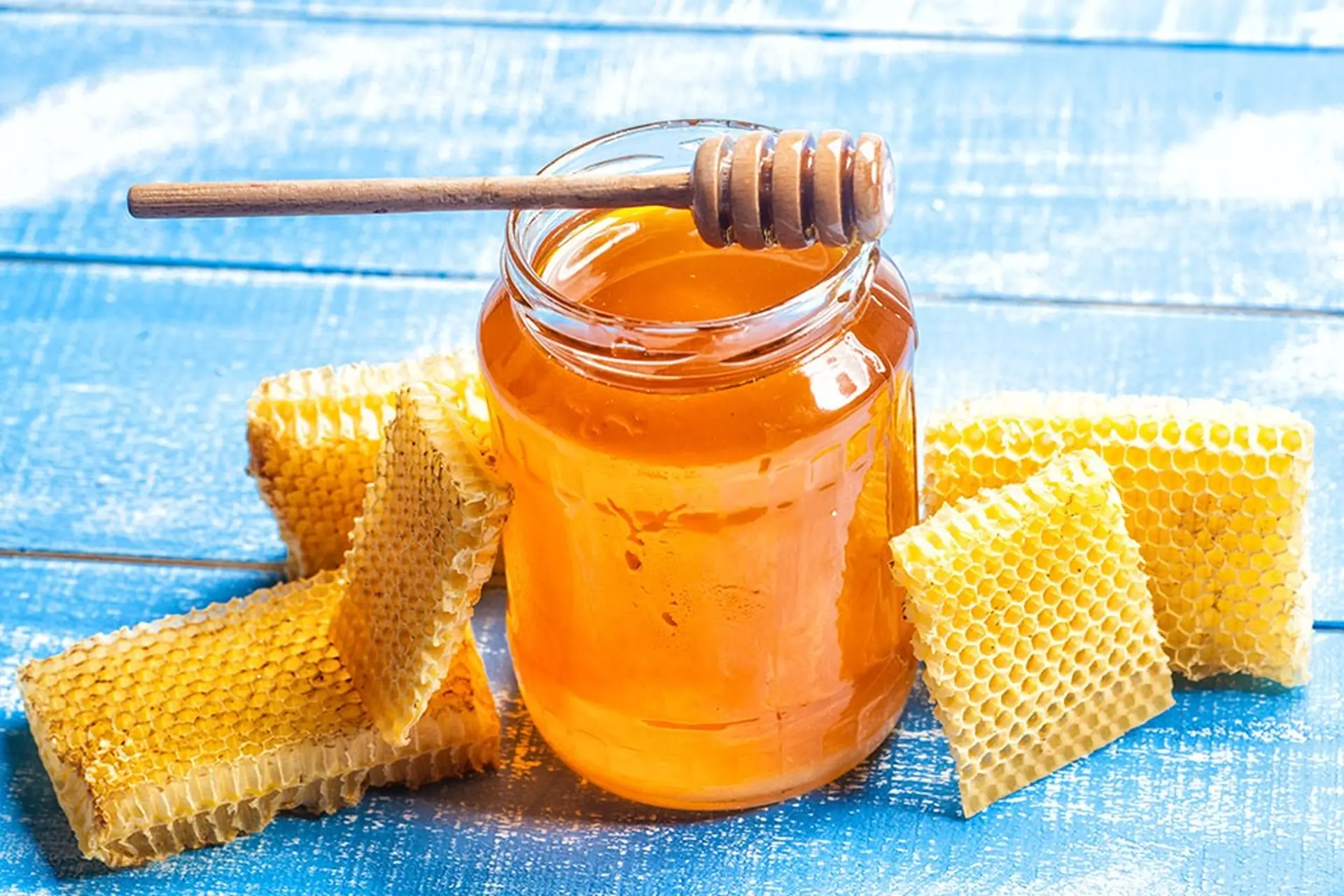 Mật ong bao nhiêu calo? Không nên ăn mật ong cùng những loại thực phẩm nào?