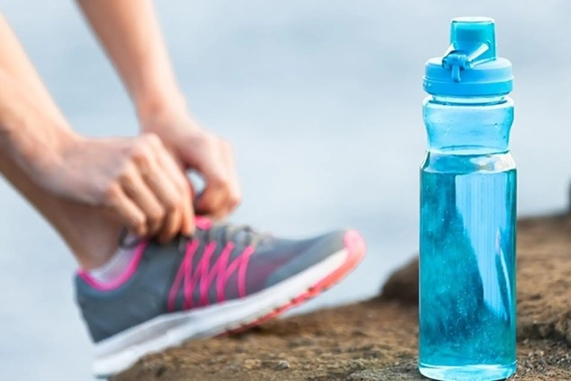 Bình đựng nước nhựa có an toàn không? Cách lựa chọn bình nước nhựa và những lưu ý khi sử dụng