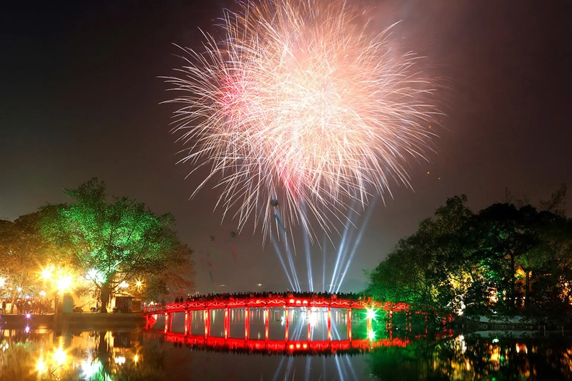 Tổng hợp địa điểm bắn pháo hoa Tết Nguyên Đán 2023 ở các tỉnh mới nhất, chính xác nhất