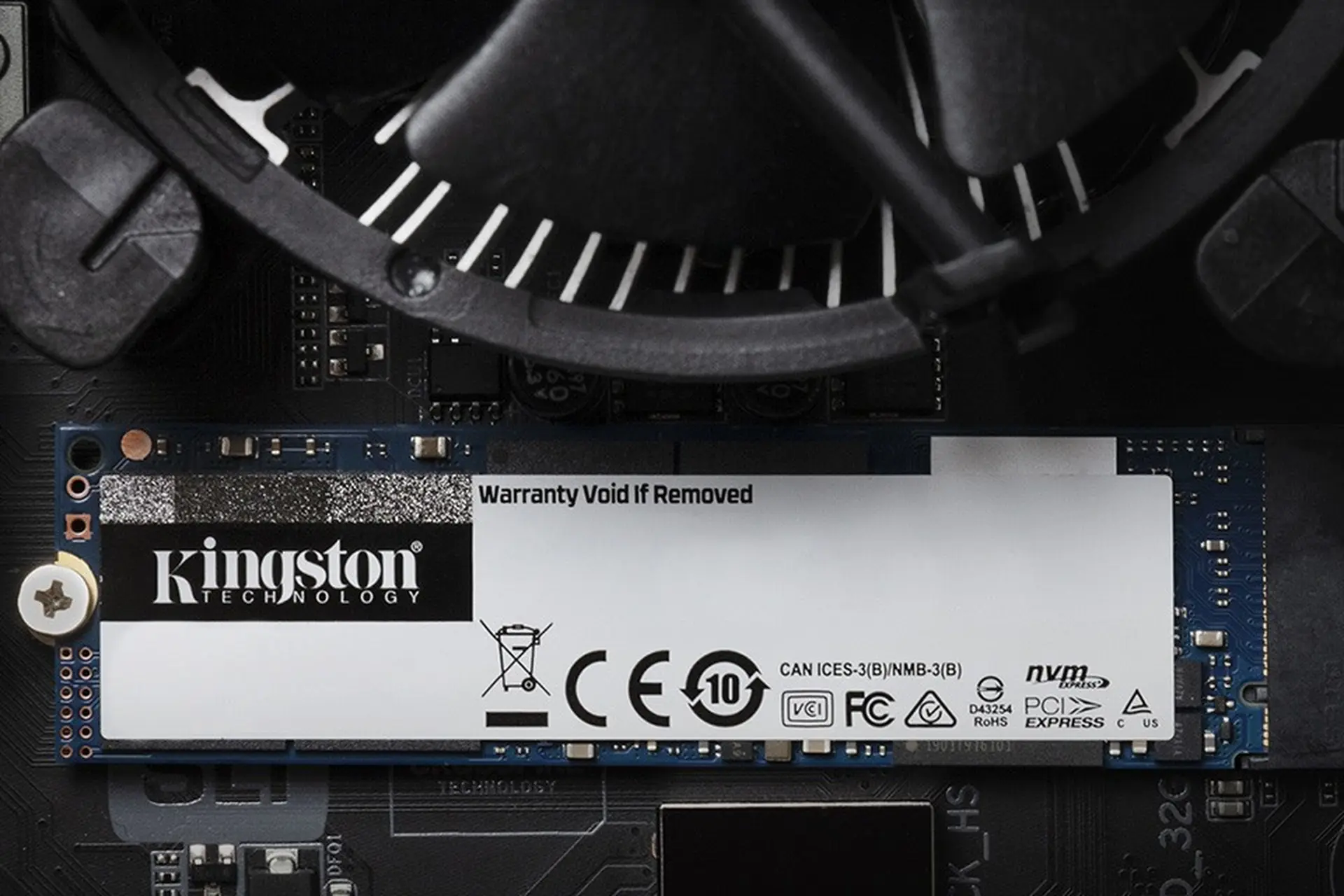 Ổ cứng SSD NVMe là gì? Bạn có nên sử dụng nó cho máy tính không?