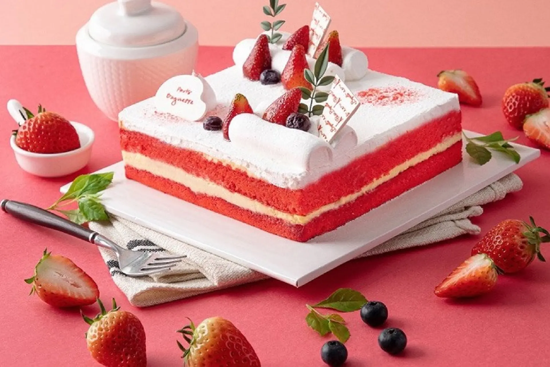 Hướng dẫn làm bánh kem dâu tây không cần lò nướng lãng mạn cho ngày Valentine?