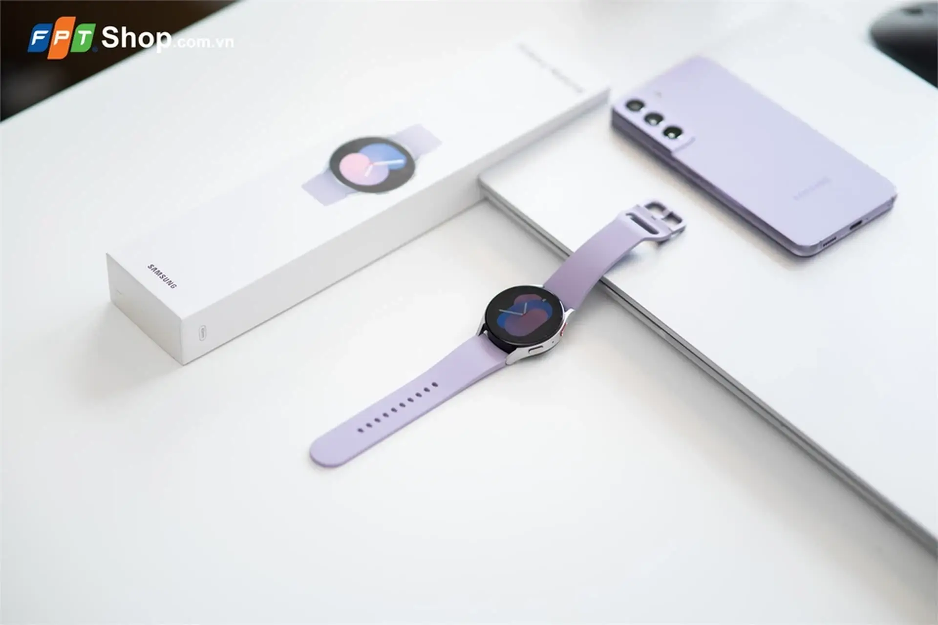 Điểm danh 5 mẫu smartwatch nữ sang trọng, có giá giảm tốt trong dịp Valentine 2023