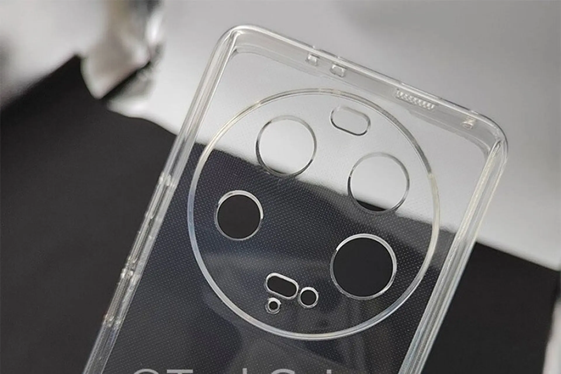 Rò rỉ ốp lưng Xiaomi 13 Ultra, hé lộ cụm camera hình tròn siêu khủng	