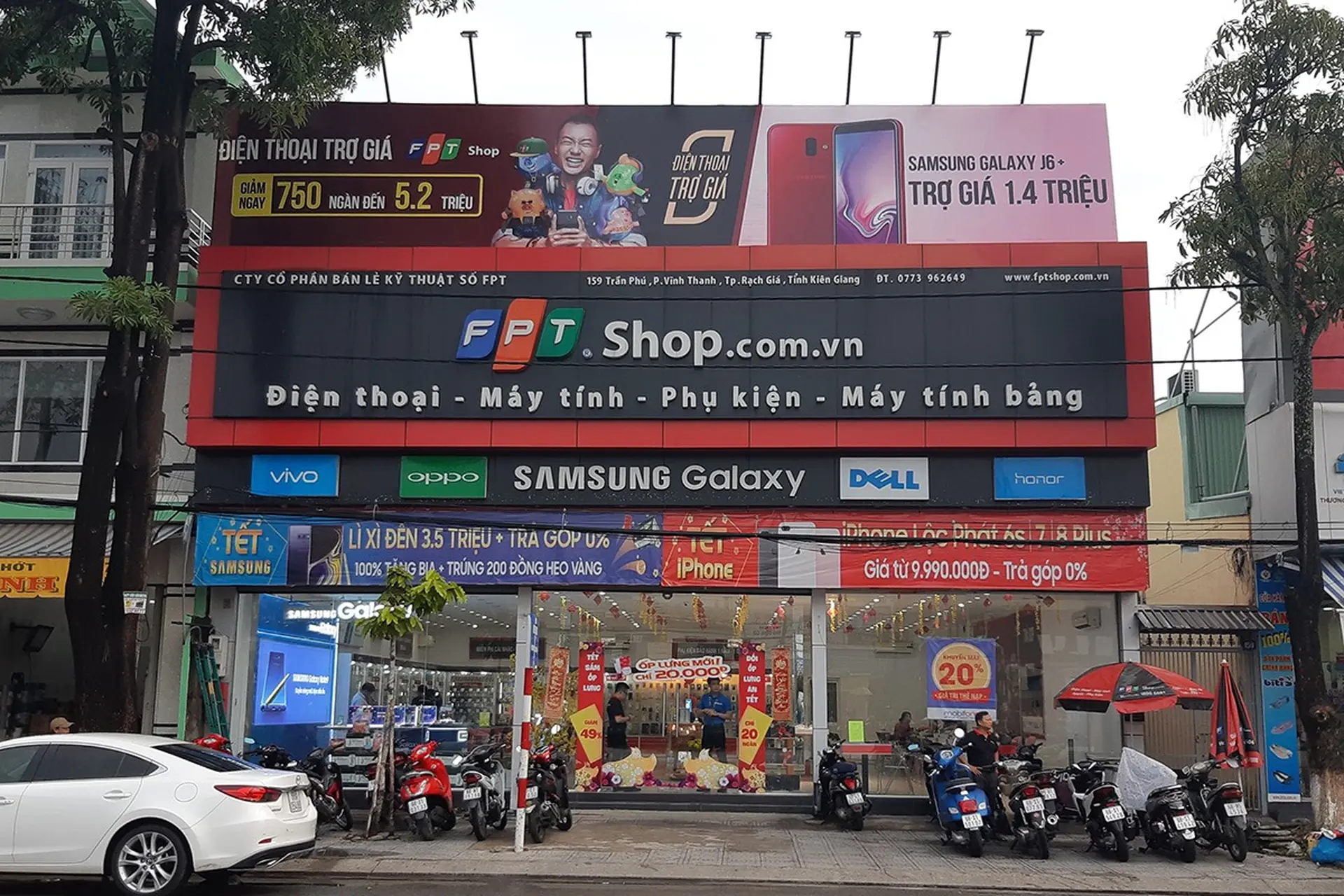 Hình ảnh nhận diện hệ thống cửa hàng FPT Shop