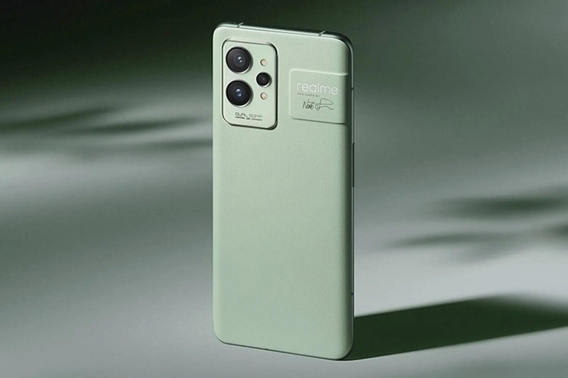 Realme GT 3 sẽ sớm ra mắt, có thể hỗ trợ sạc nhanh 240W