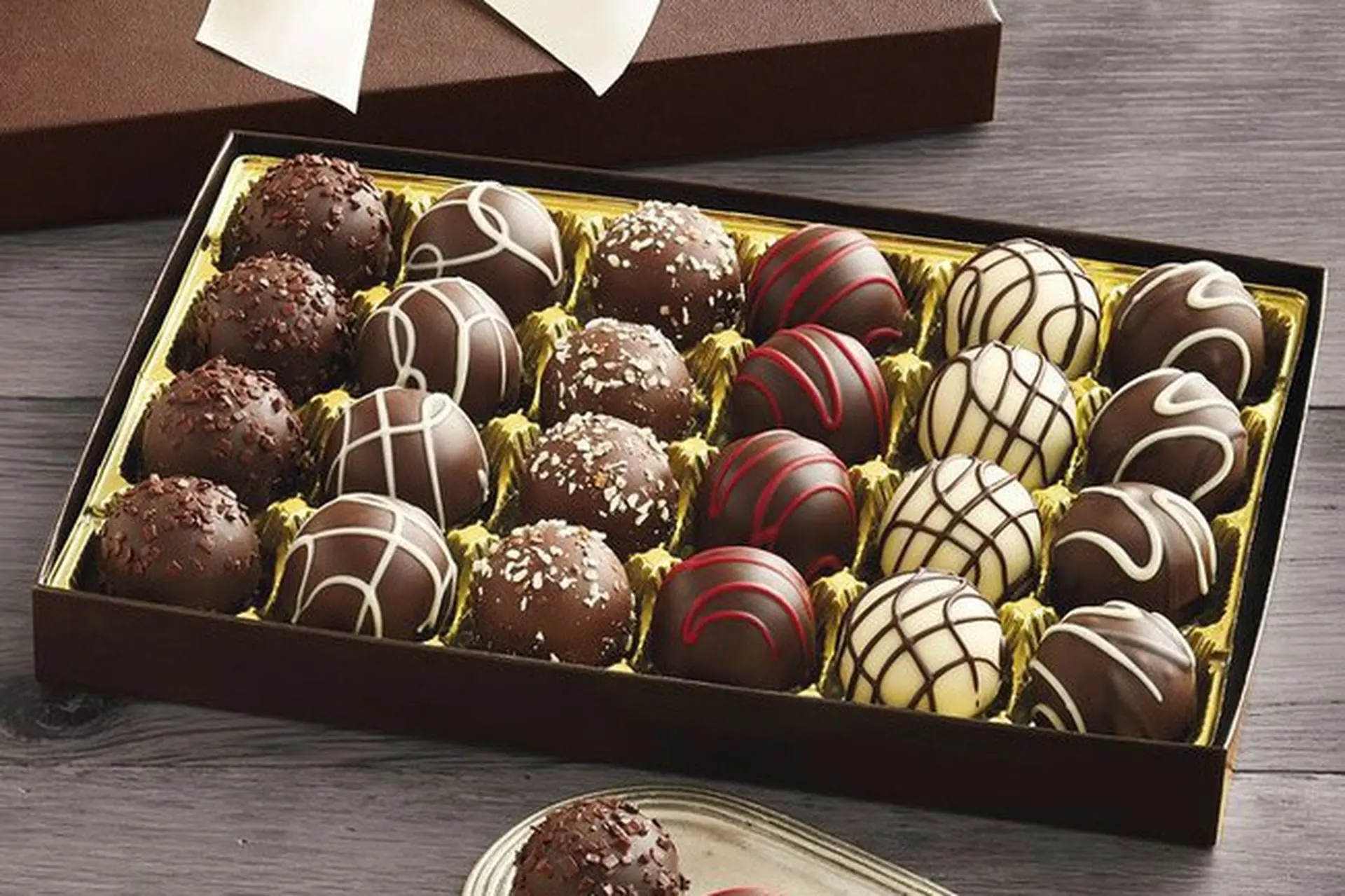 Cách làm socola bằng lò vi sóng cực dễ cho bạn cưa đổ crush trong mùa Valentine này