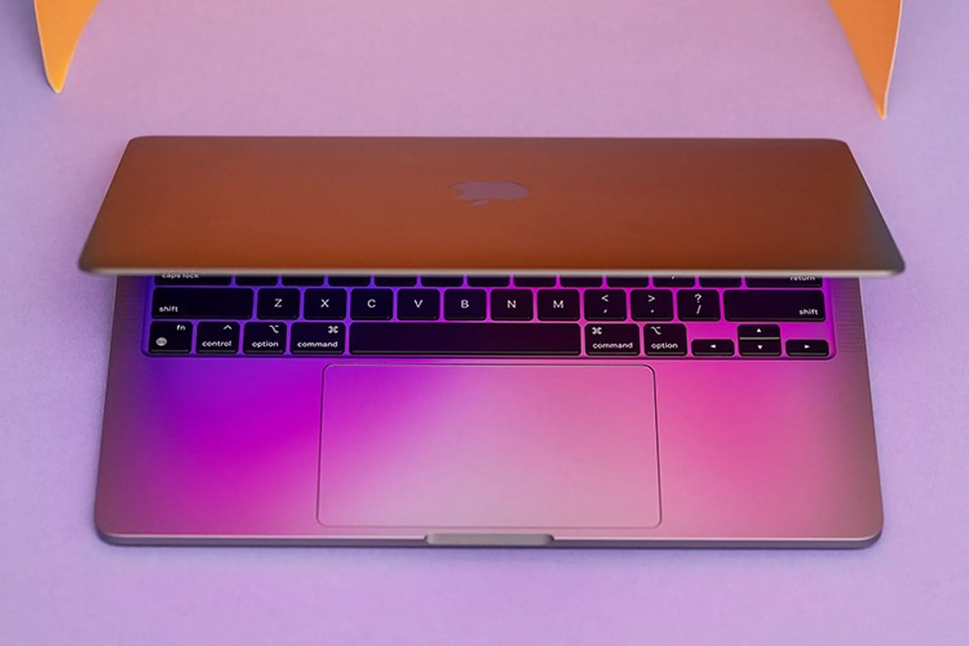 MacBook giảm giá đến 9 triệu đồng cho mùa Valentine ý nghĩa cùng FPT Shop