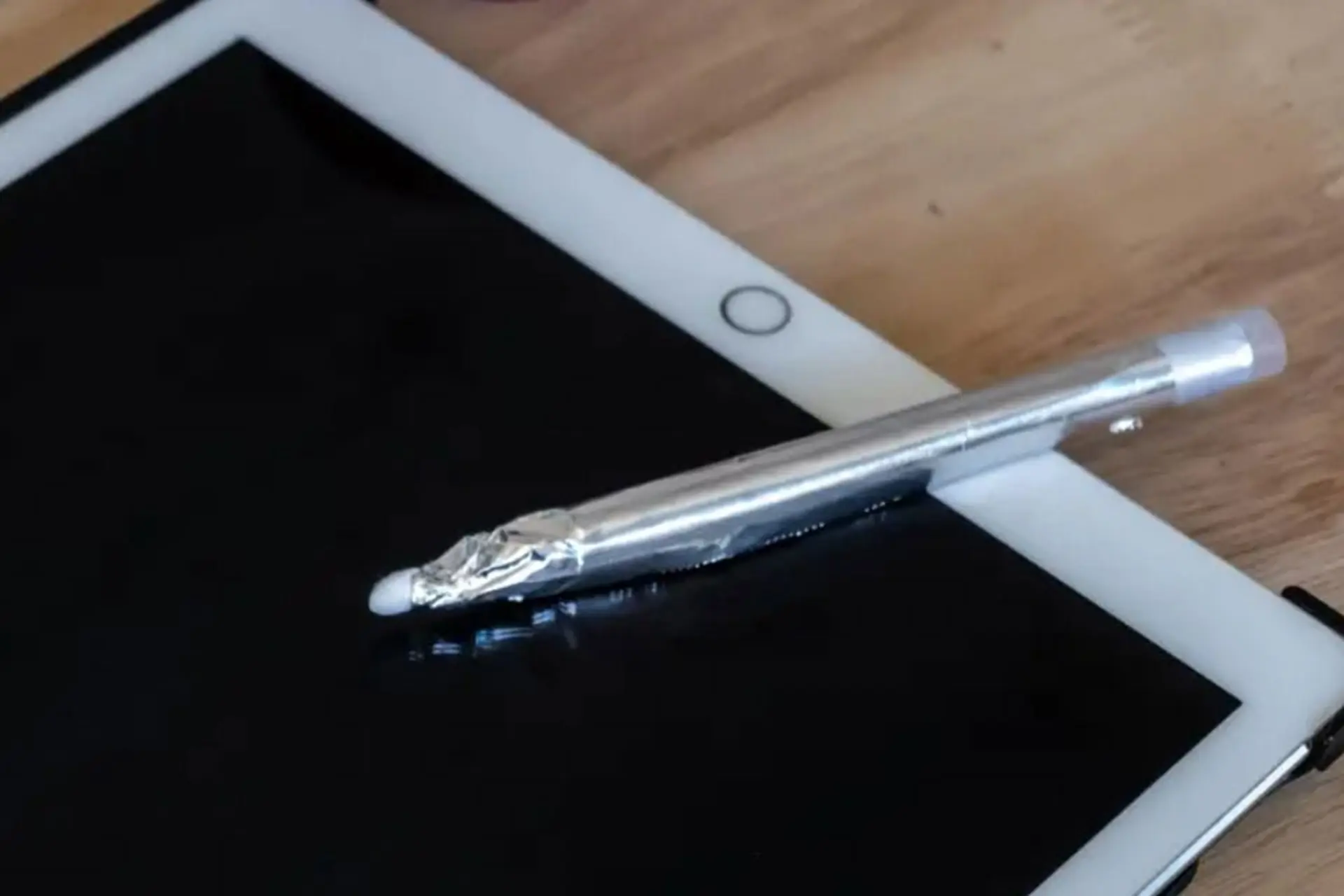 Mách bạn cách làm bút cảm ứng cho máy tính bảng hoặc điện thoại trong 5 phút