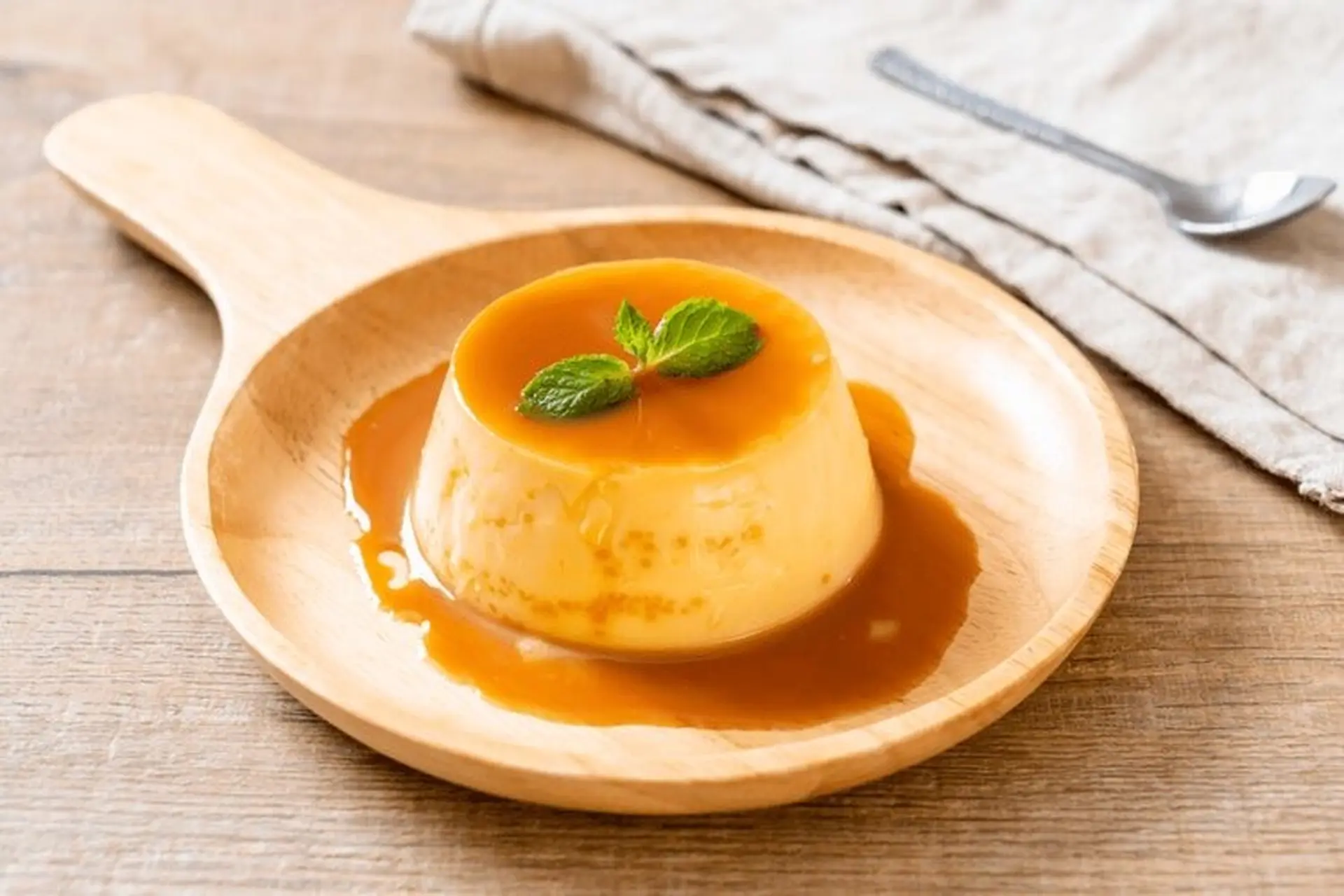 Cách làm bánh flan bằng lò vi sóng mềm mịn, thơm ngon khó cưỡng