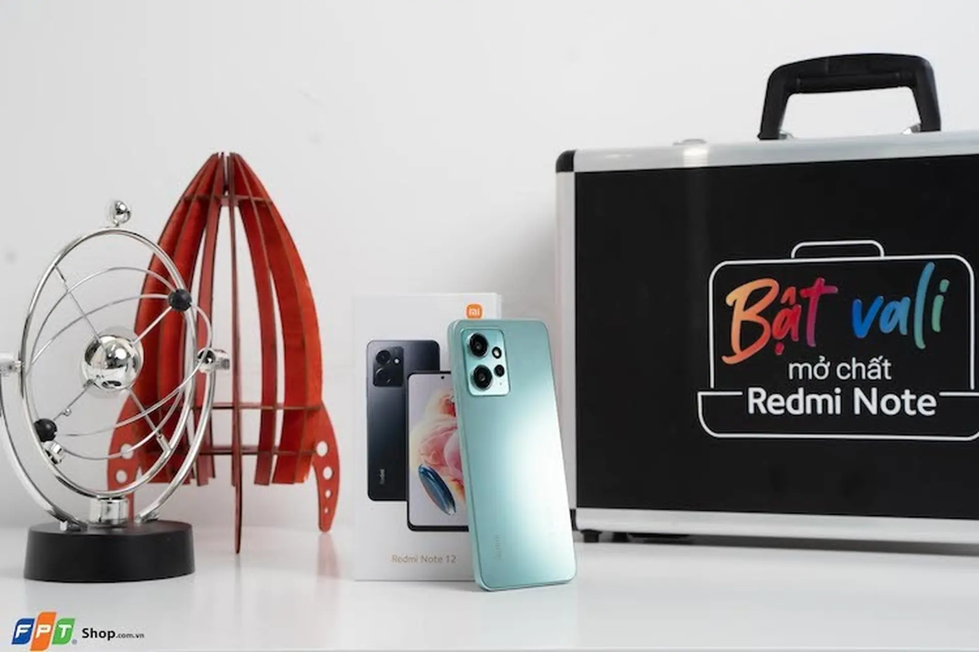 Xiaomi ra mắt dòng Redmi Note 12, cùng MONO truyền cảm hứng “Sống Bật Chất” cho thế hệ GenZ