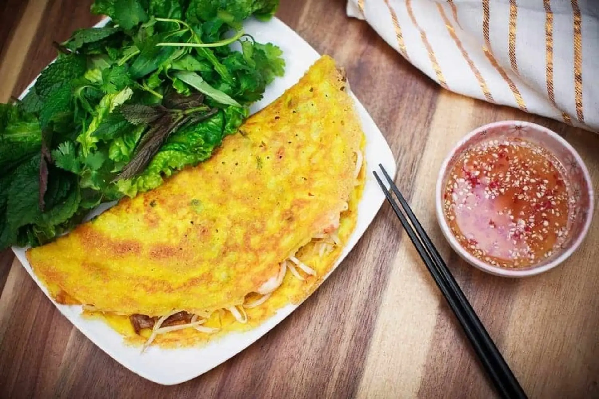 Cách làm bánh xèo bằng chảo chống dính giòn rụm ngay tại nhà