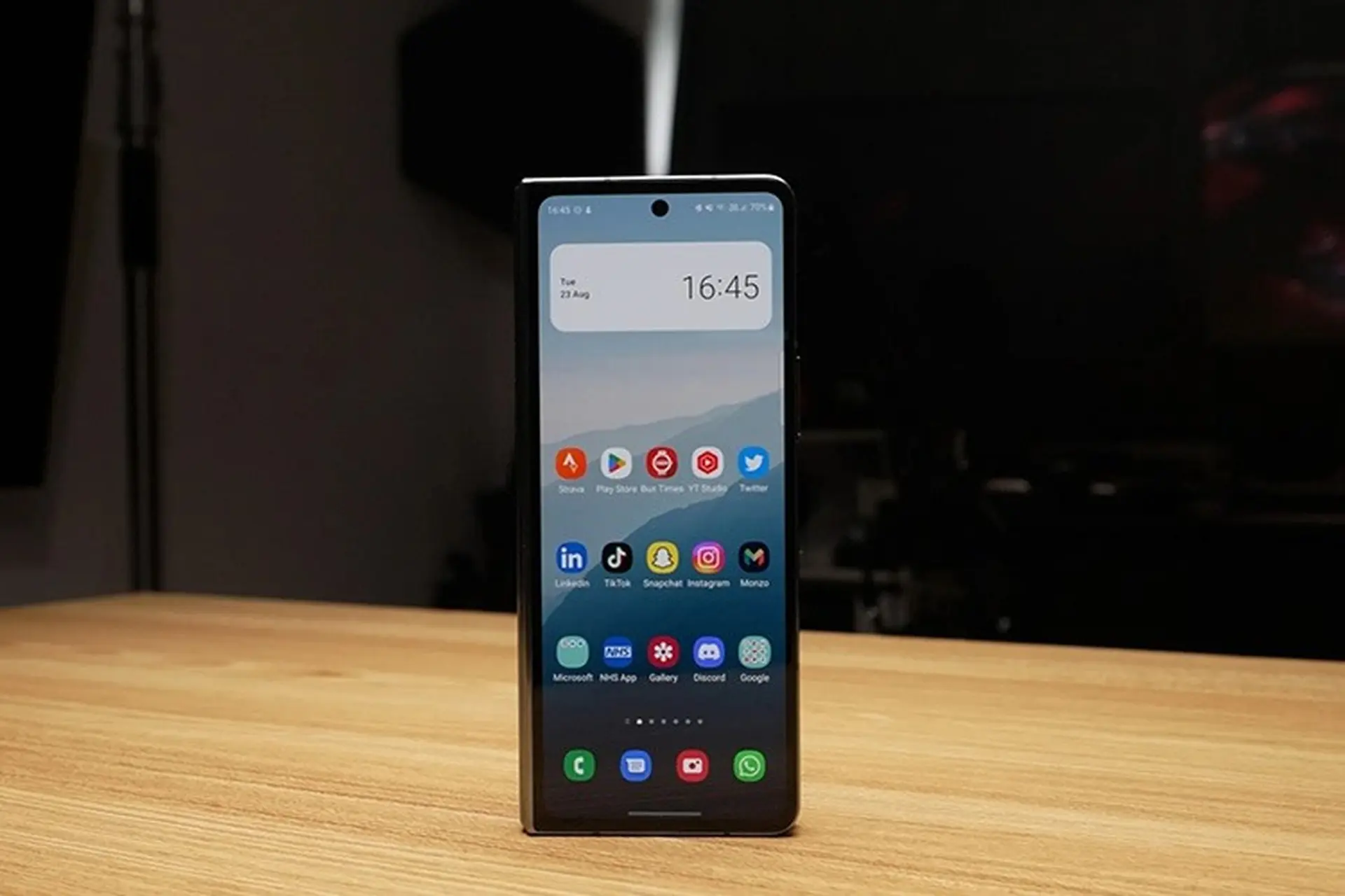 Kích thước màn hình ngoài của Samsung Galaxy Z Fold5 được hé lộ