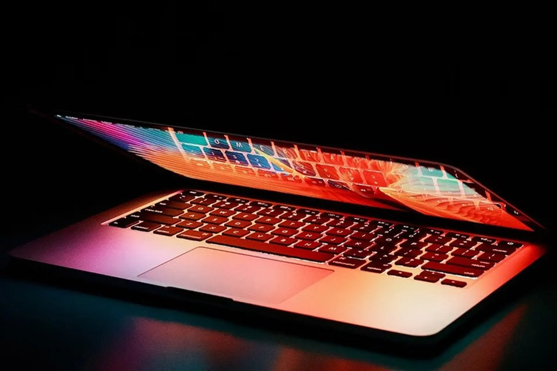 Apple có nên mang màn hình OLED lên dòng MacBook?