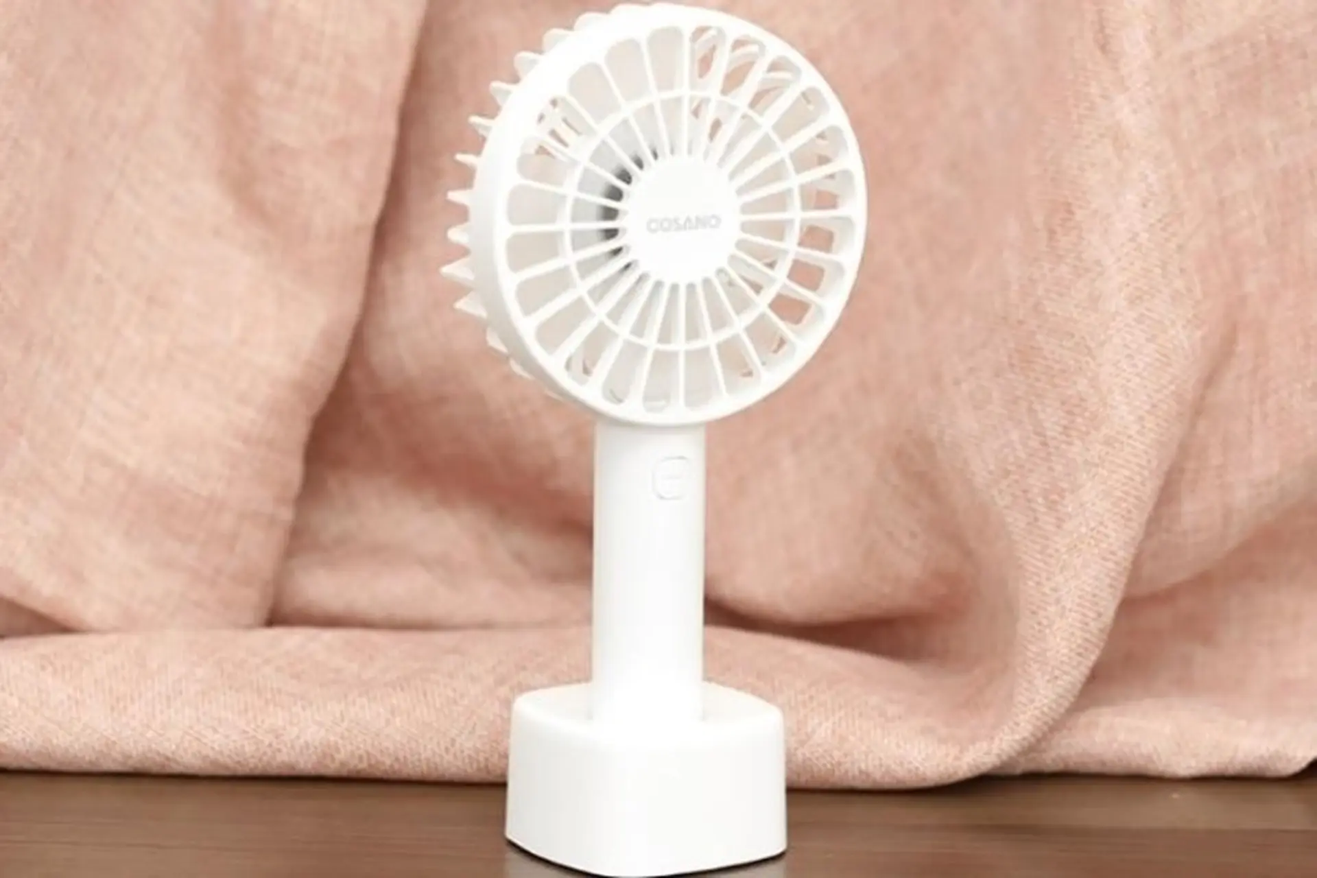 Quạt mini sạc bao nhiêu tiếng thì đầy? Lưu ý nào khi sử dụng?