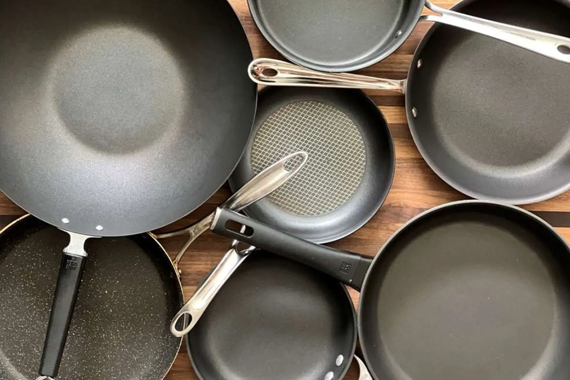 Chảo chống dính có độc không? Làm sao để nấu ăn an toàn bằng chảo chống dính?