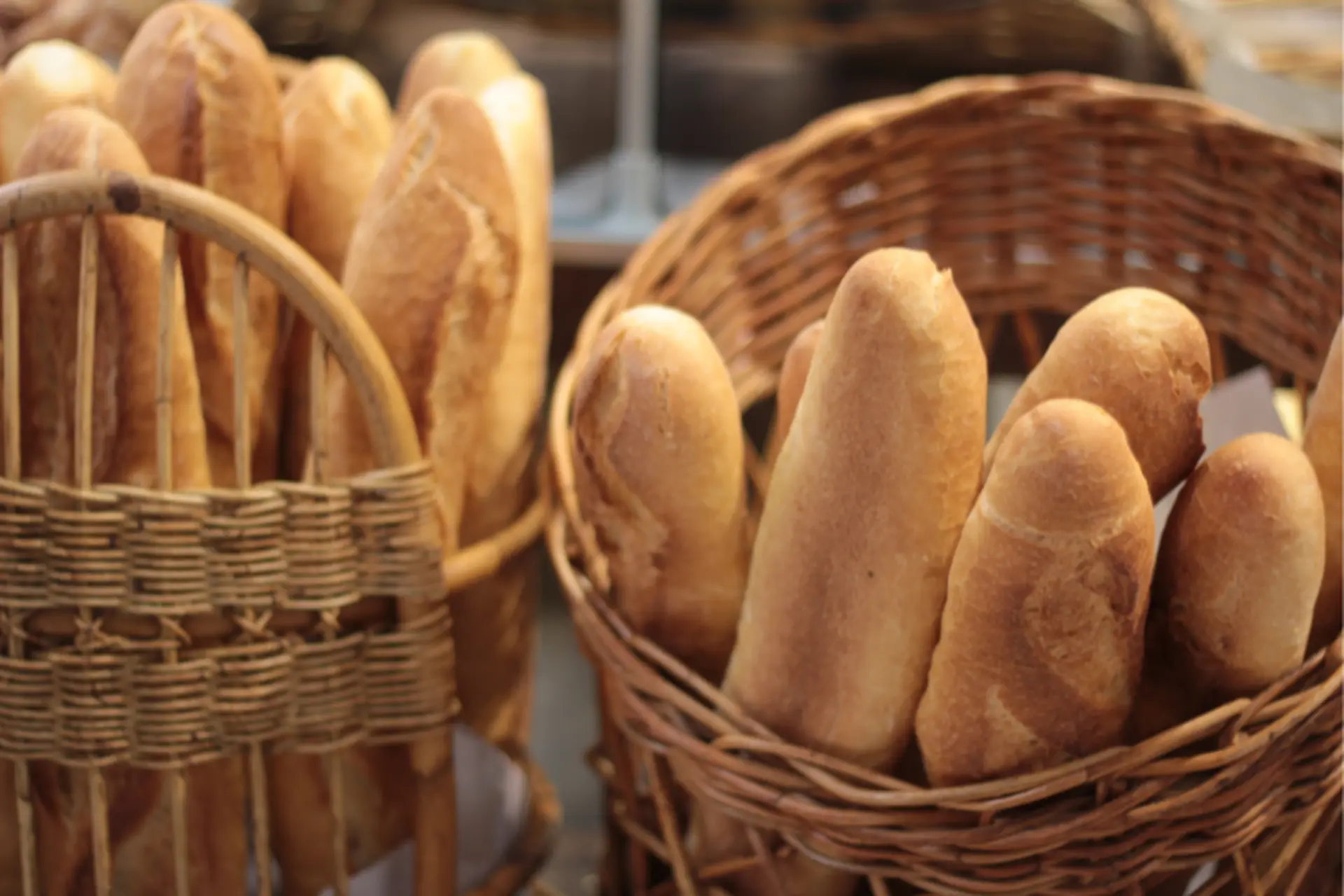 Hướng dẫn cách nướng bánh mì nóng giòn bằng lò vi sóng cực đơn giản