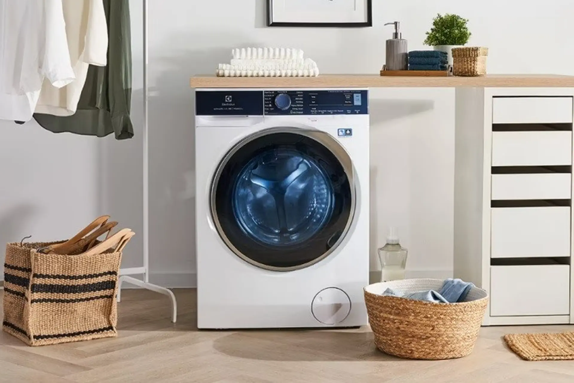 Nên mua máy sấy quần áo hay tủ sấy quần áo?