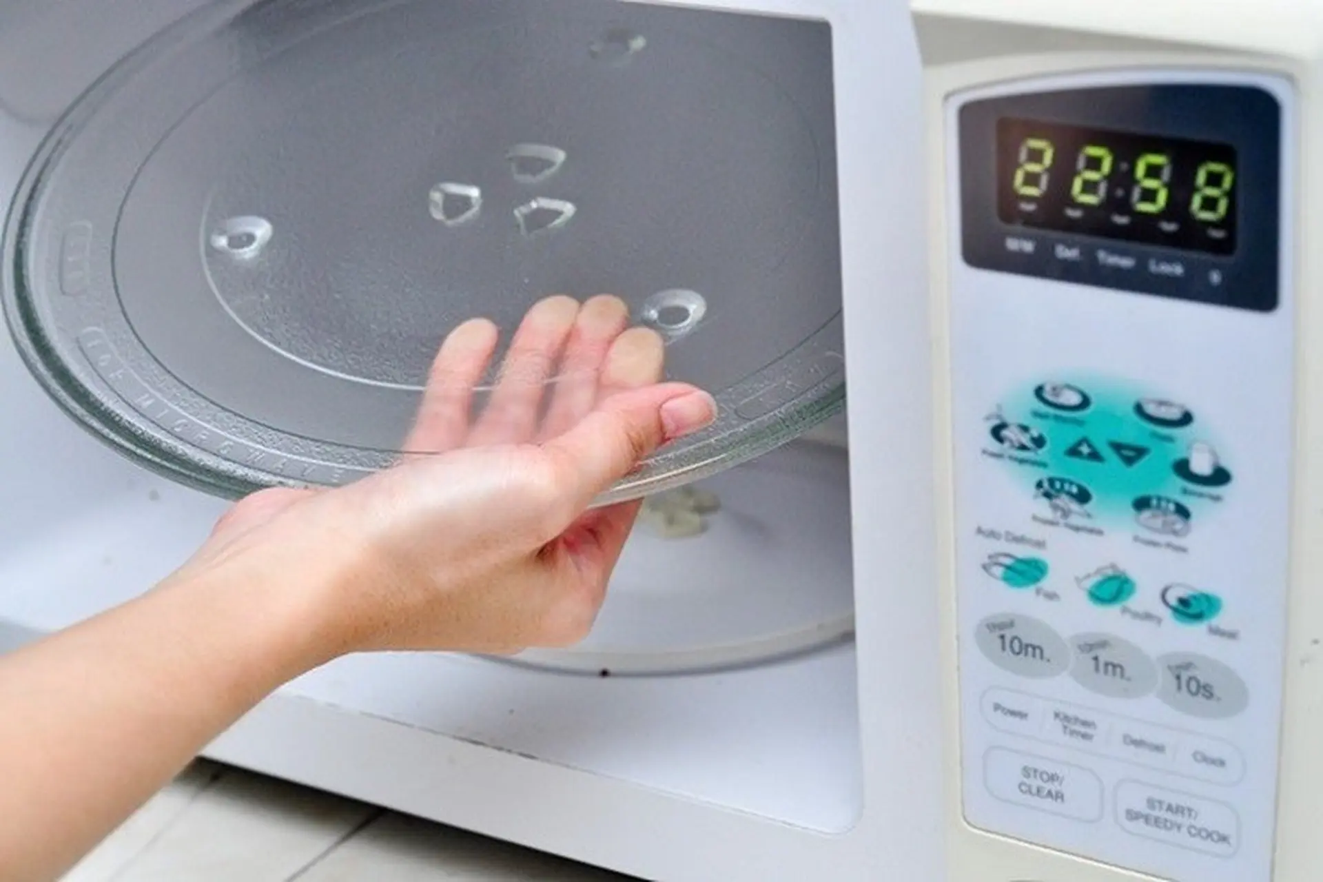 Phát hiện đĩa lò vi sóng bị vỡ, đây là những điều bạn cần làm ngay