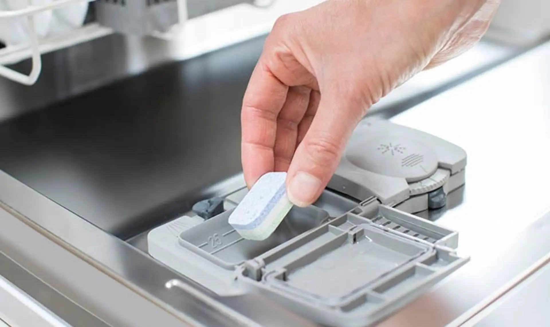 Tìm hiểu nguyên nhân và cách xử lý lỗi máy rửa bát không tan xà phòng